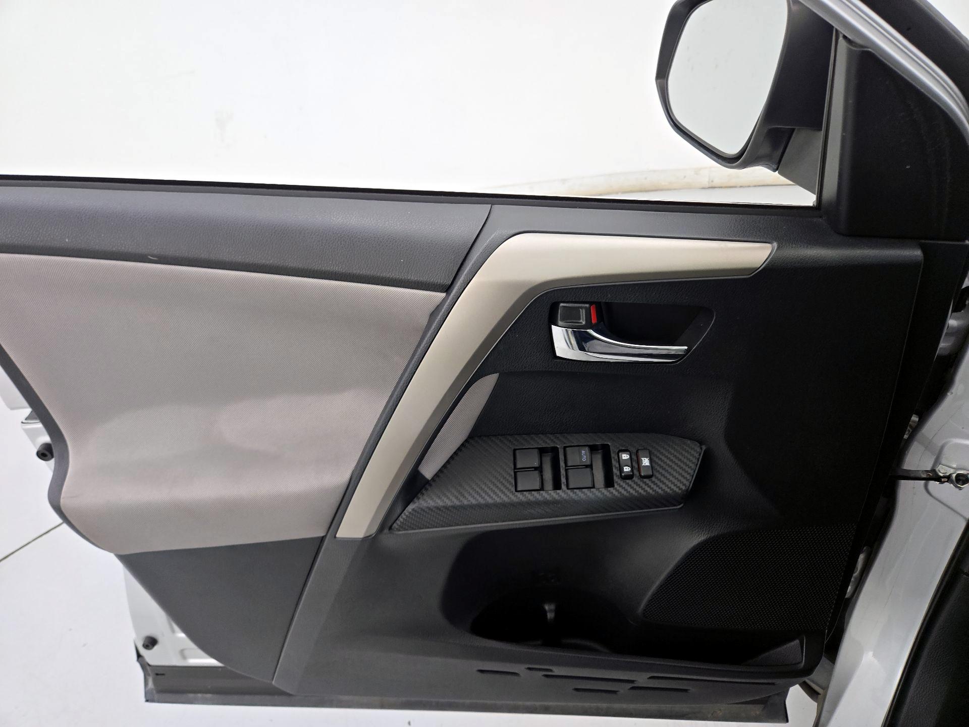 Thumbnail: 2014 Toyota RAV4 - 12