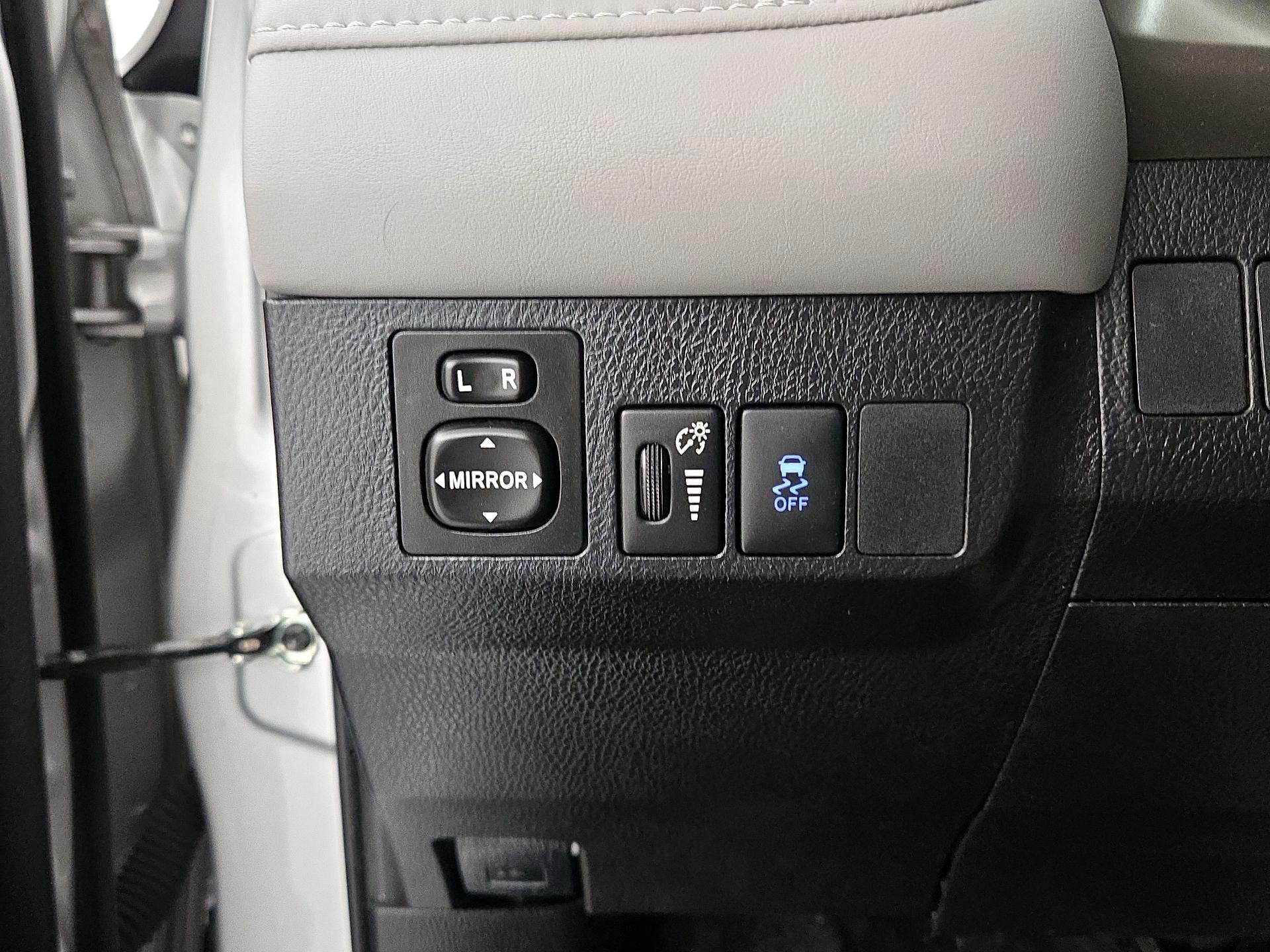 Thumbnail: 2014 Toyota RAV4 - 13