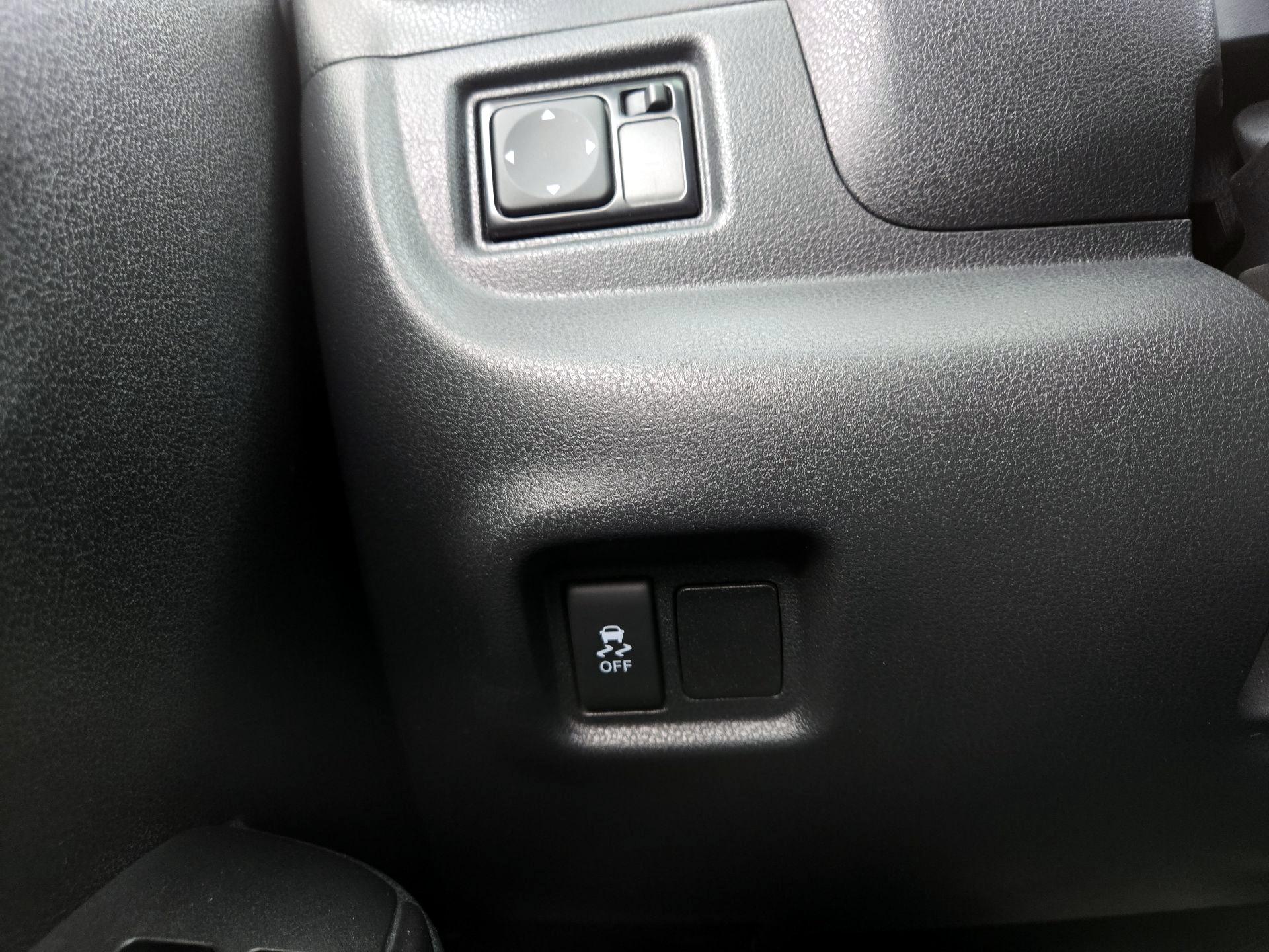 Thumbnail: 2017 Nissan Versa Note - 13