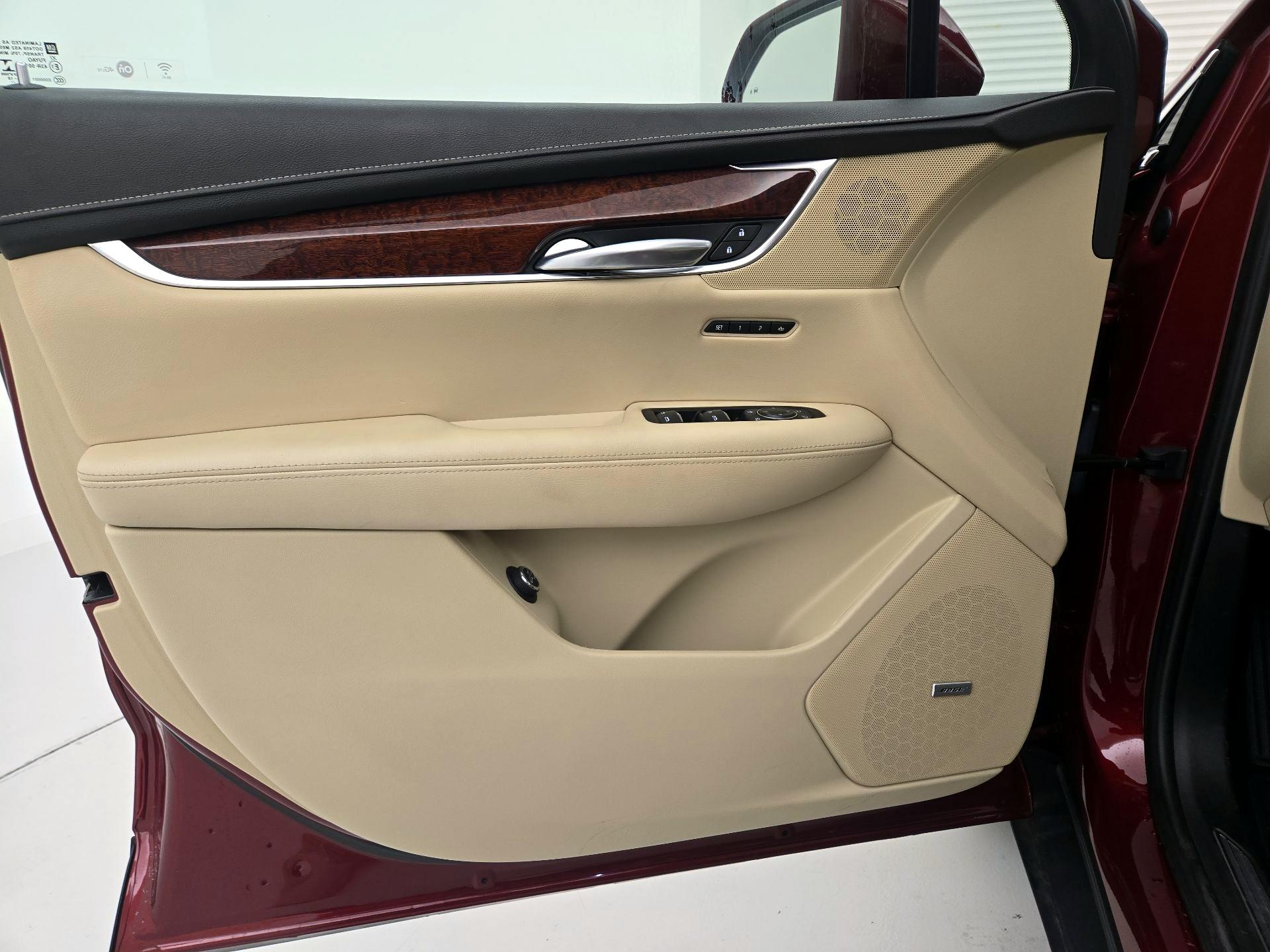 Thumbnail: 2018 Cadillac XT5 - 12