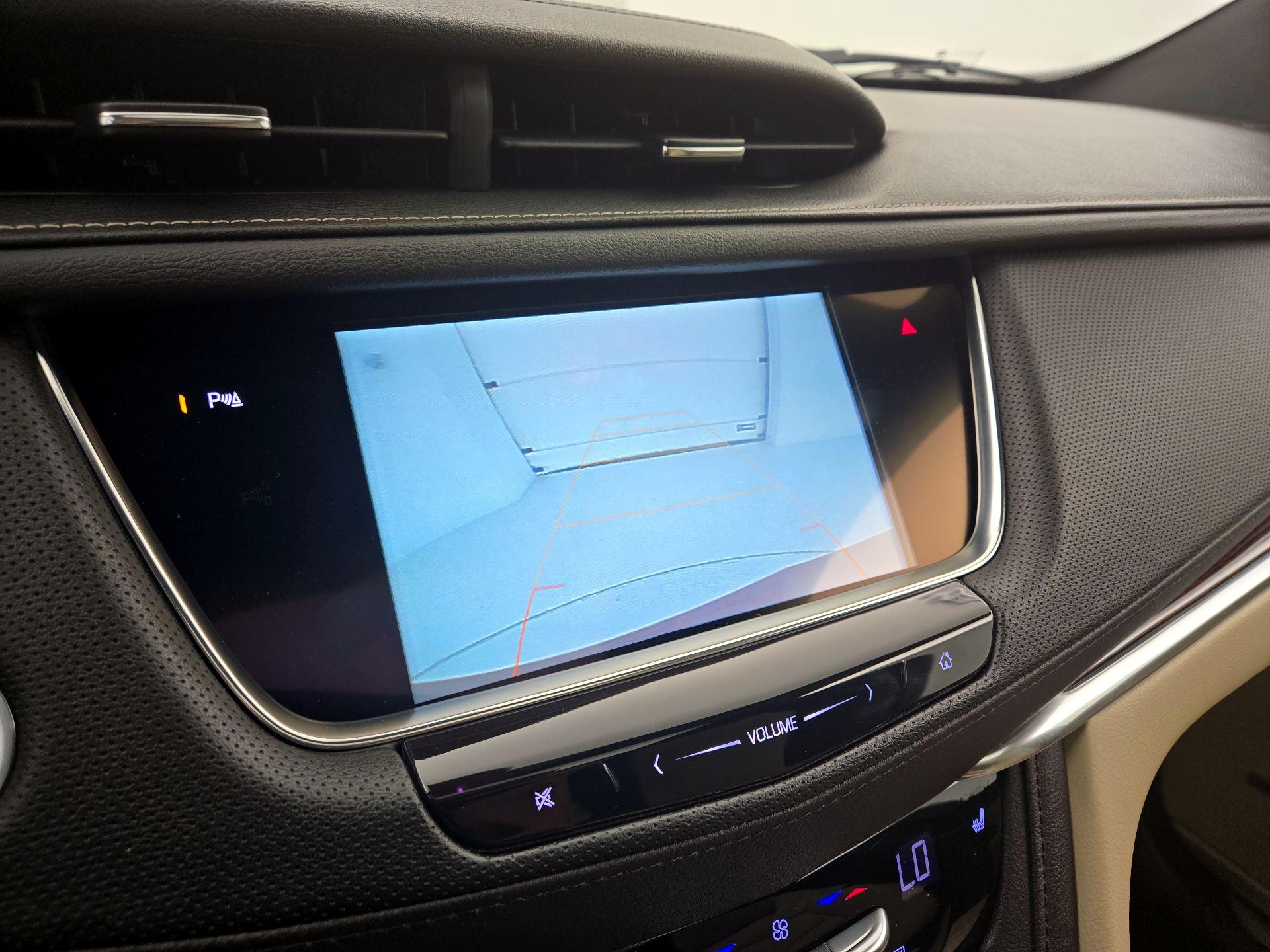 Thumbnail: 2018 Cadillac XT5 - 15