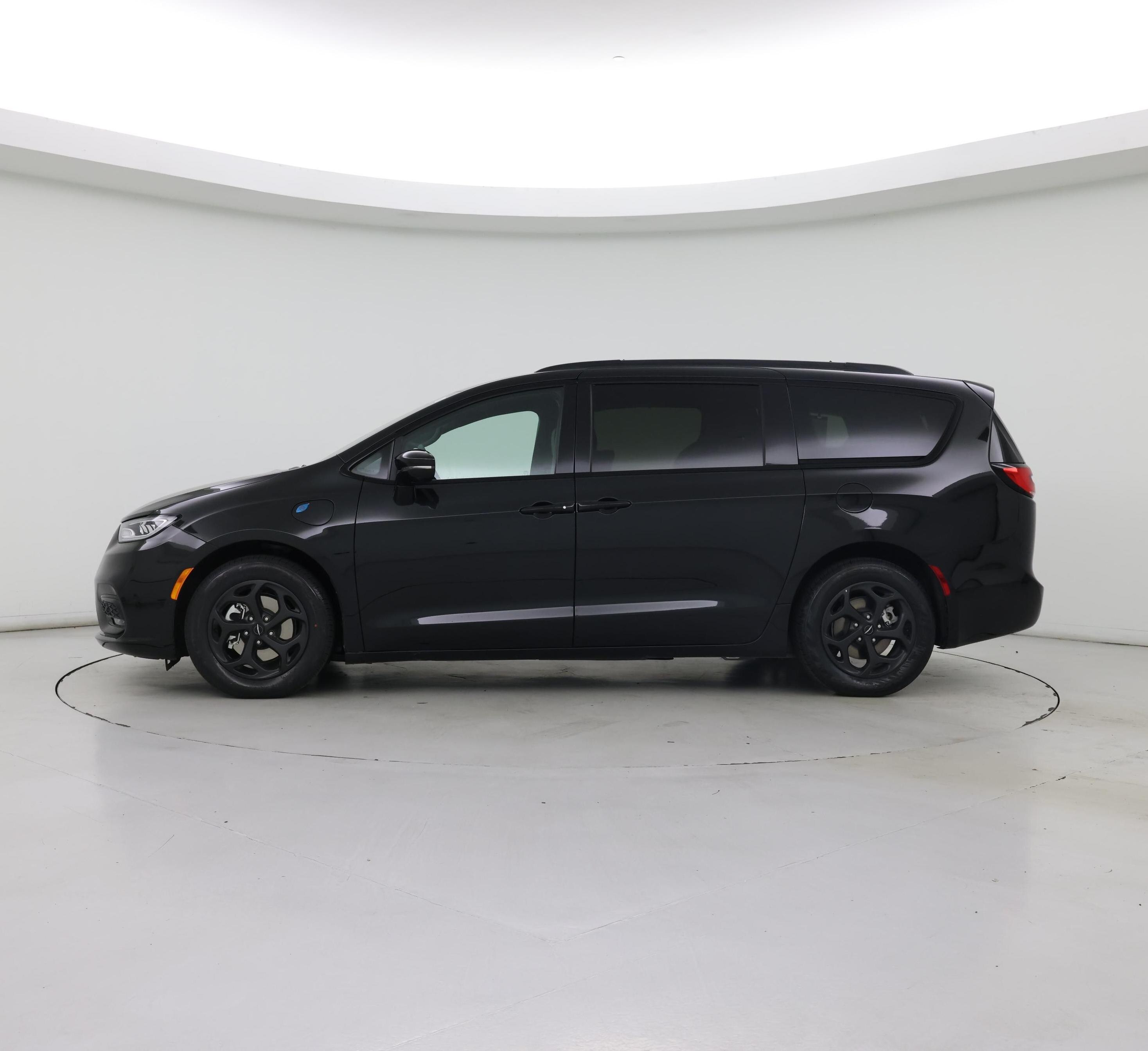 Thumbnail: 2024 Chrysler Pacifica - 3