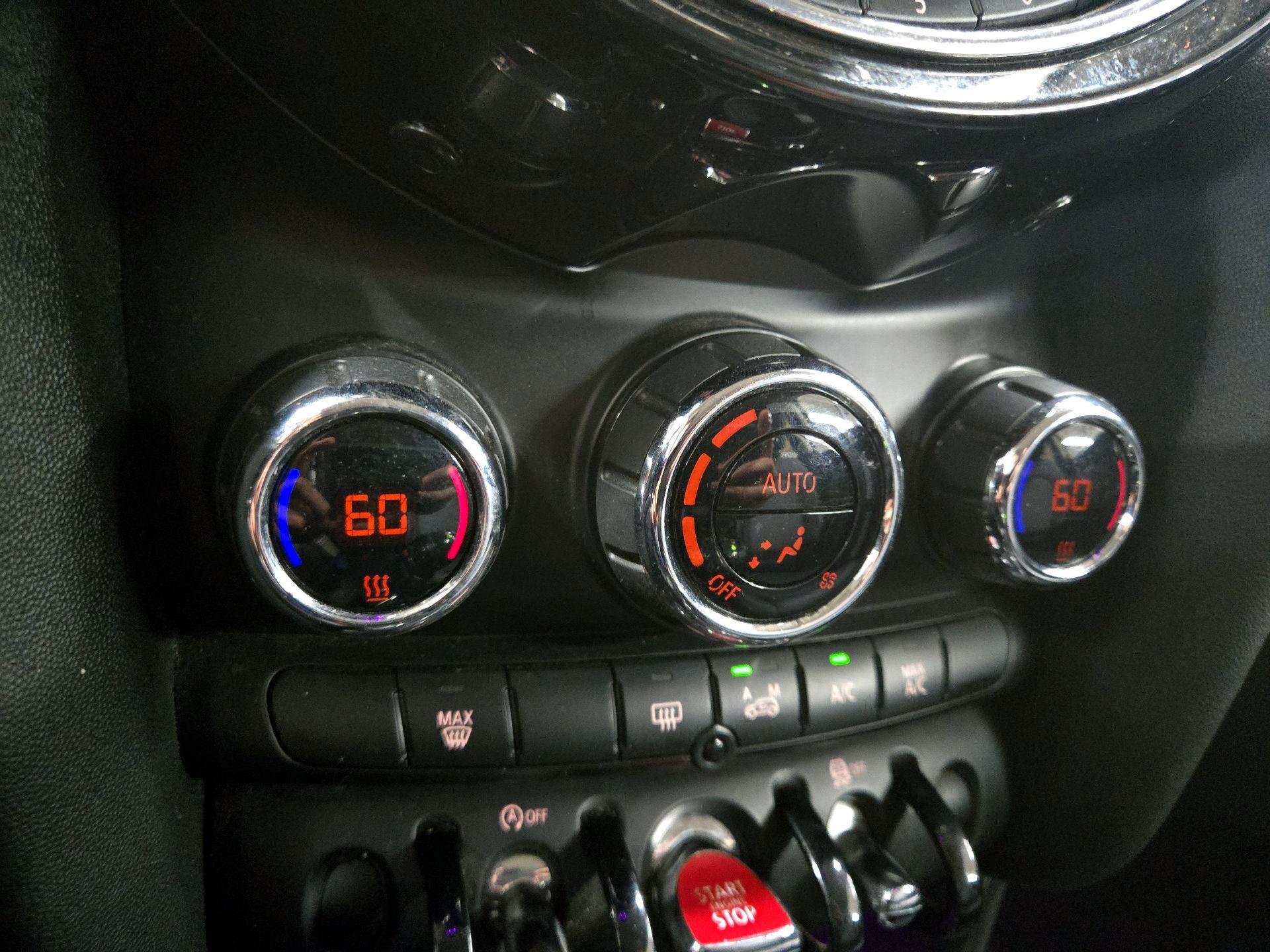 Thumbnail: 2015 MINI Cooper Hardtop - 15