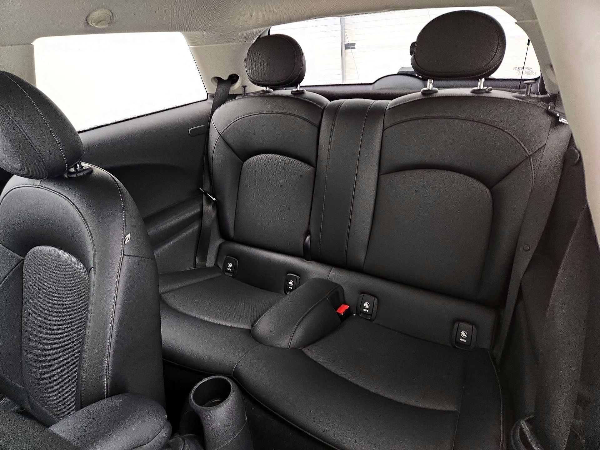 Thumbnail: 2015 MINI Cooper Hardtop - 18