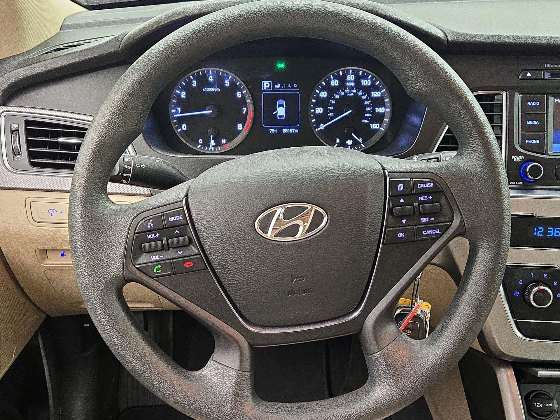 Thumbnail: 2015 Hyundai Sonata - 10