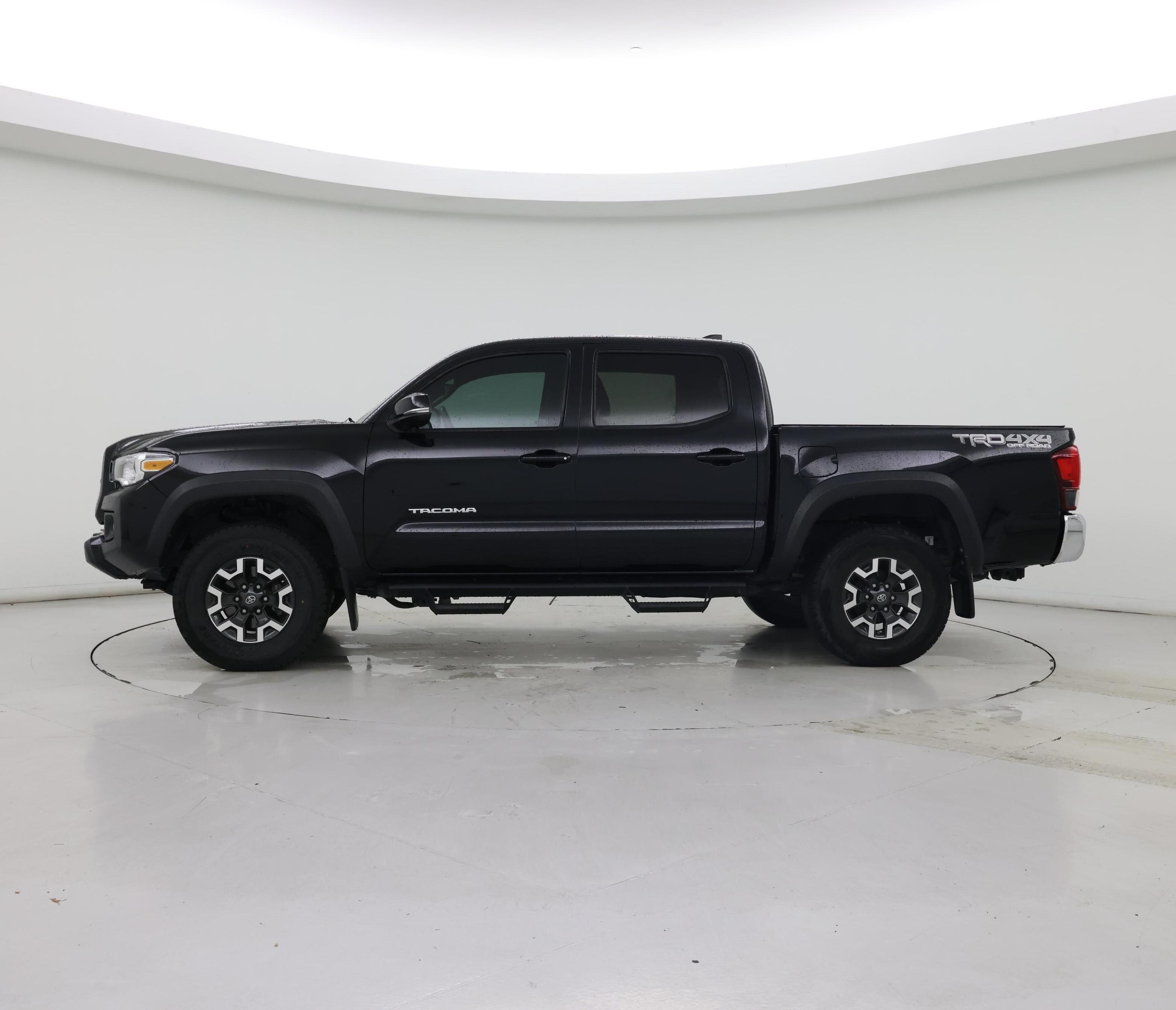Thumbnail: 2019 Toyota Tacoma - 3