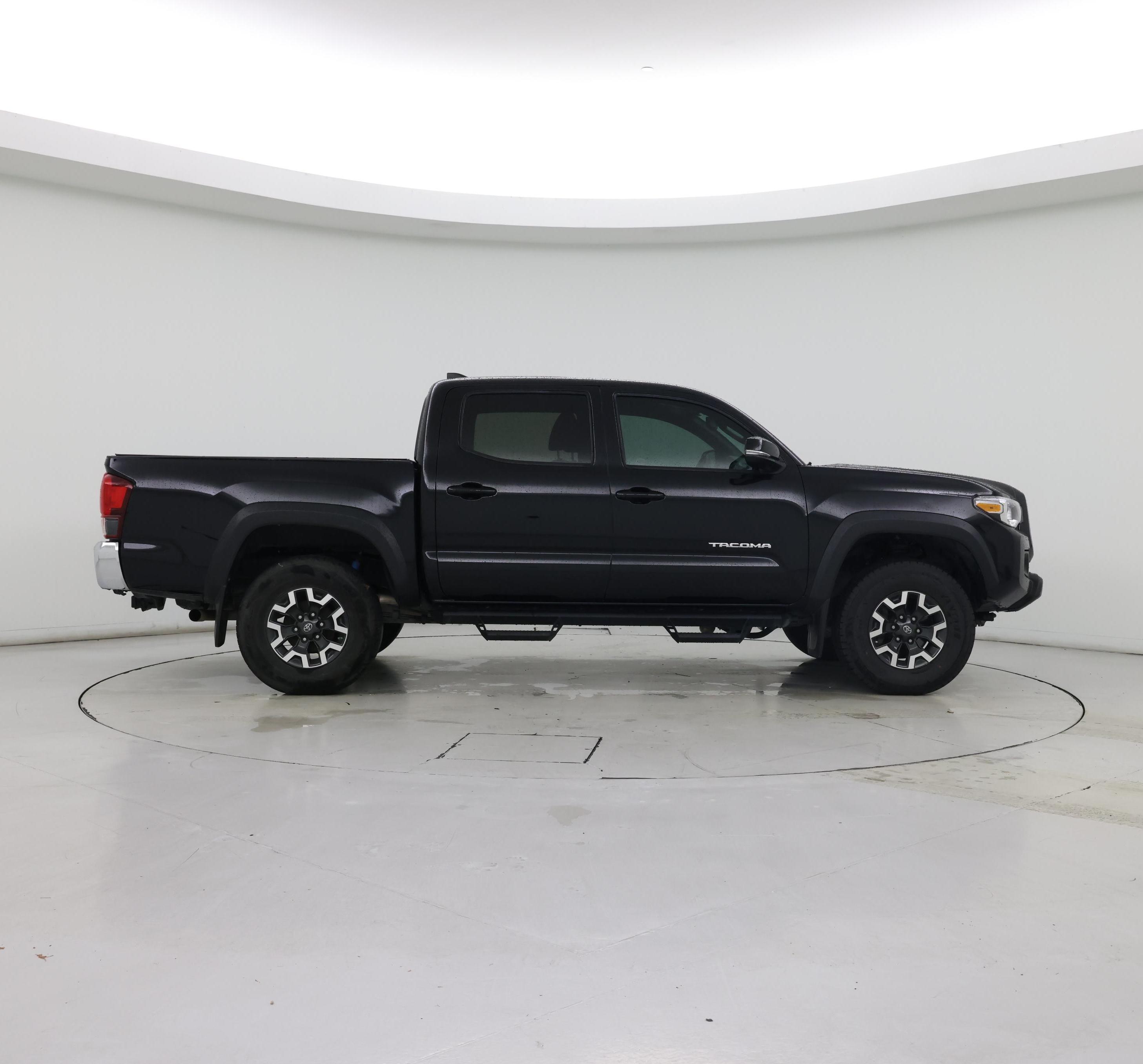 Thumbnail: 2019 Toyota Tacoma - 7