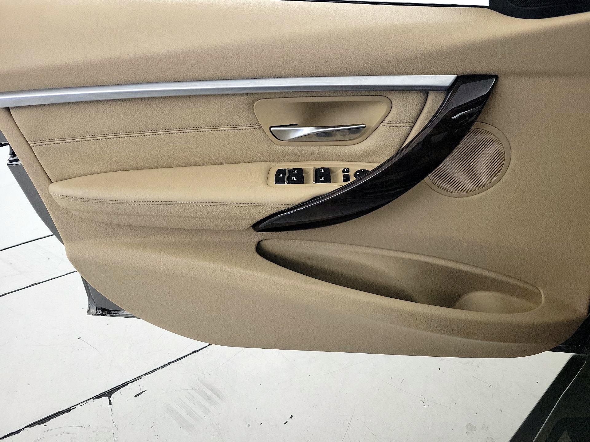 Thumbnail: 2016 BMW 3 Series - 12