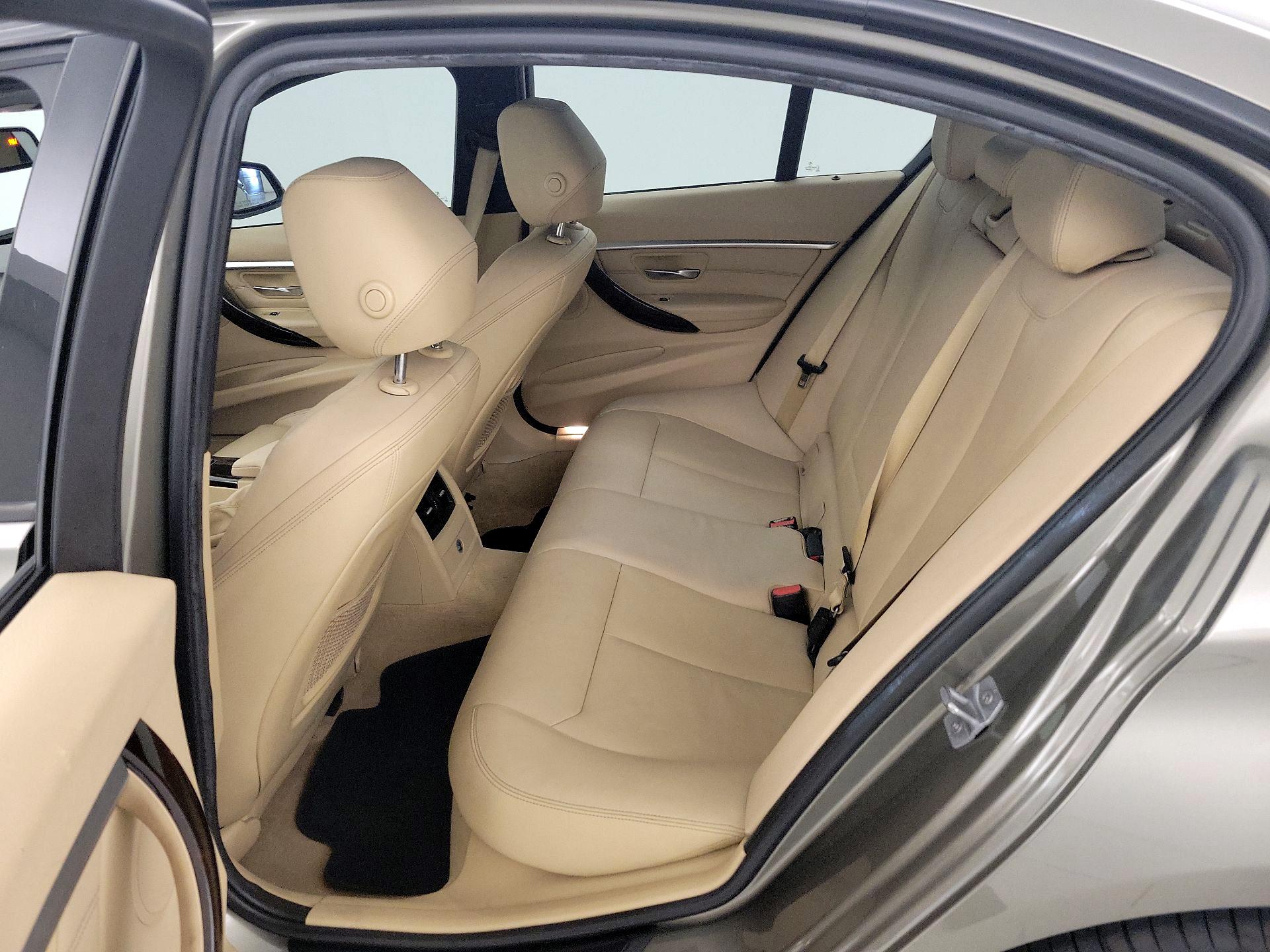 Thumbnail: 2016 BMW 3 Series - 19