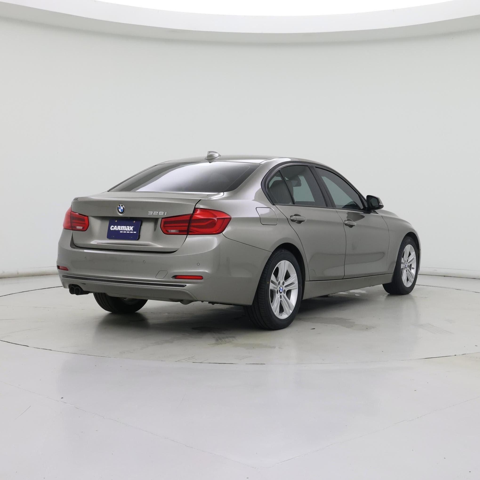 Thumbnail: 2016 BMW 3 Series - 8