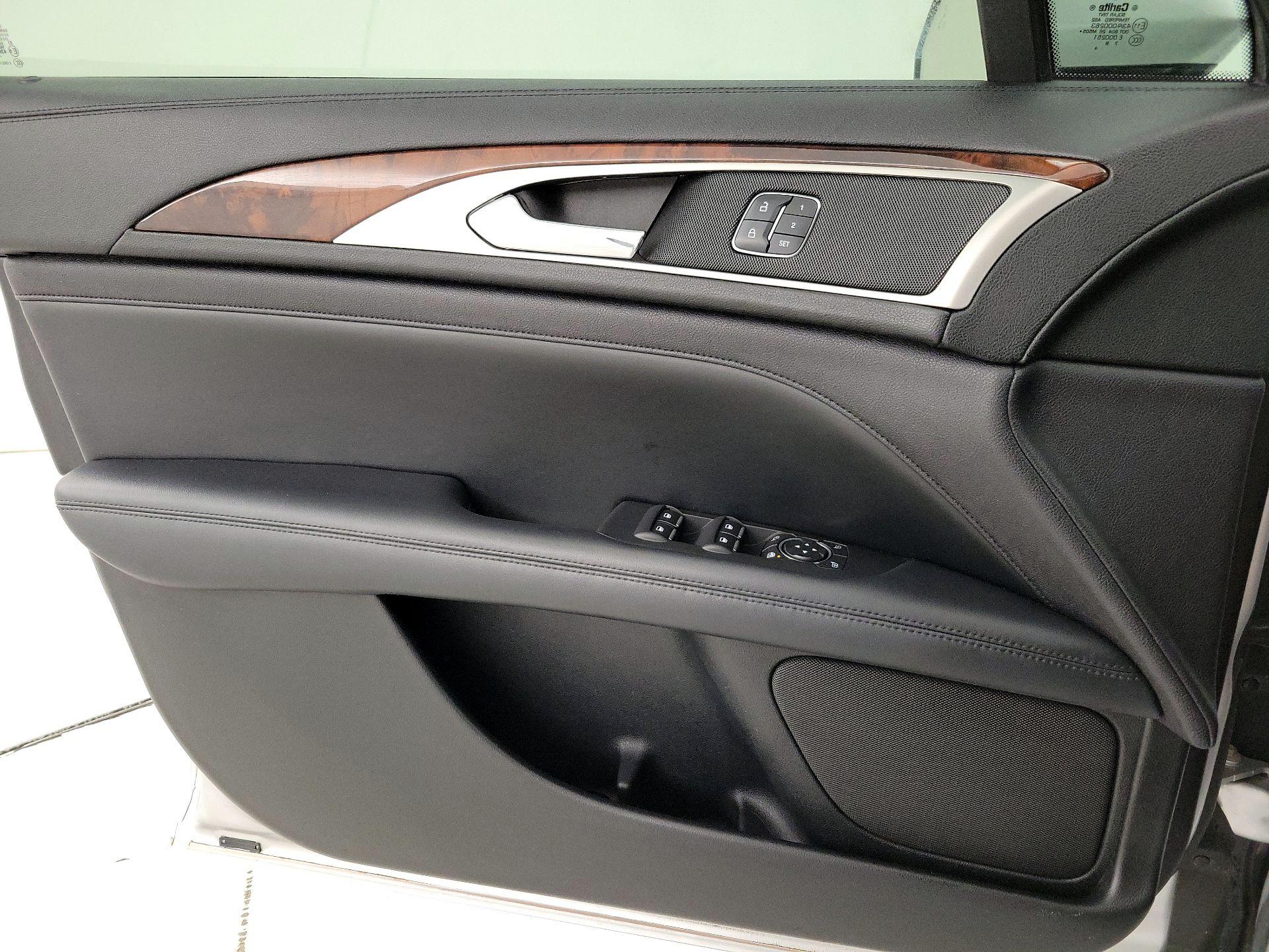 Thumbnail: 2017 Lincoln MKZ - 12