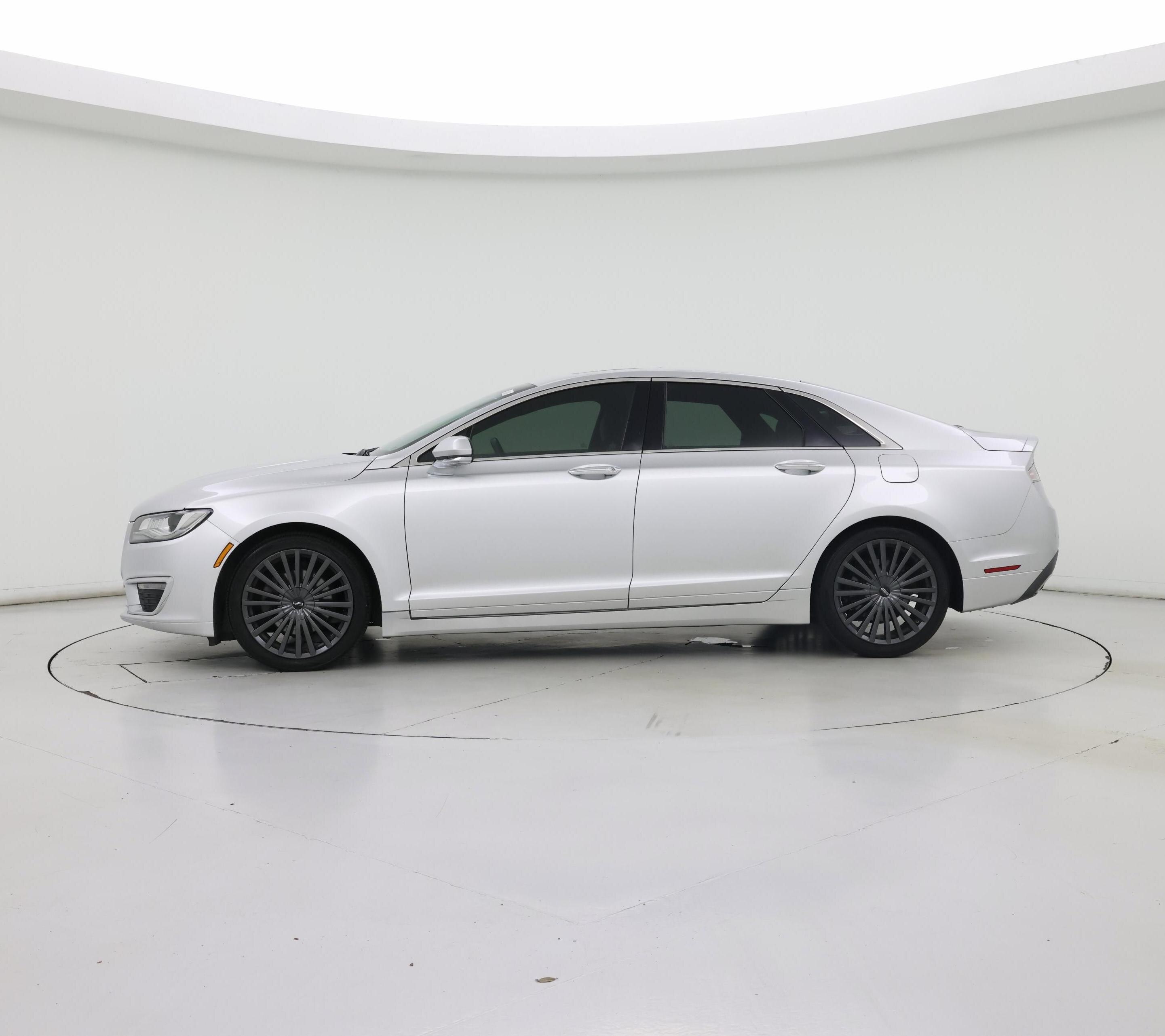 Thumbnail: 2017 Lincoln MKZ - 3