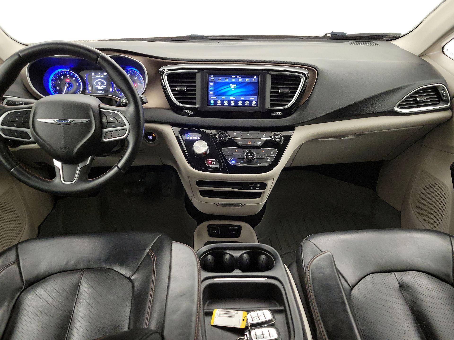 Thumbnail: 2018 Chrysler Pacifica - 9