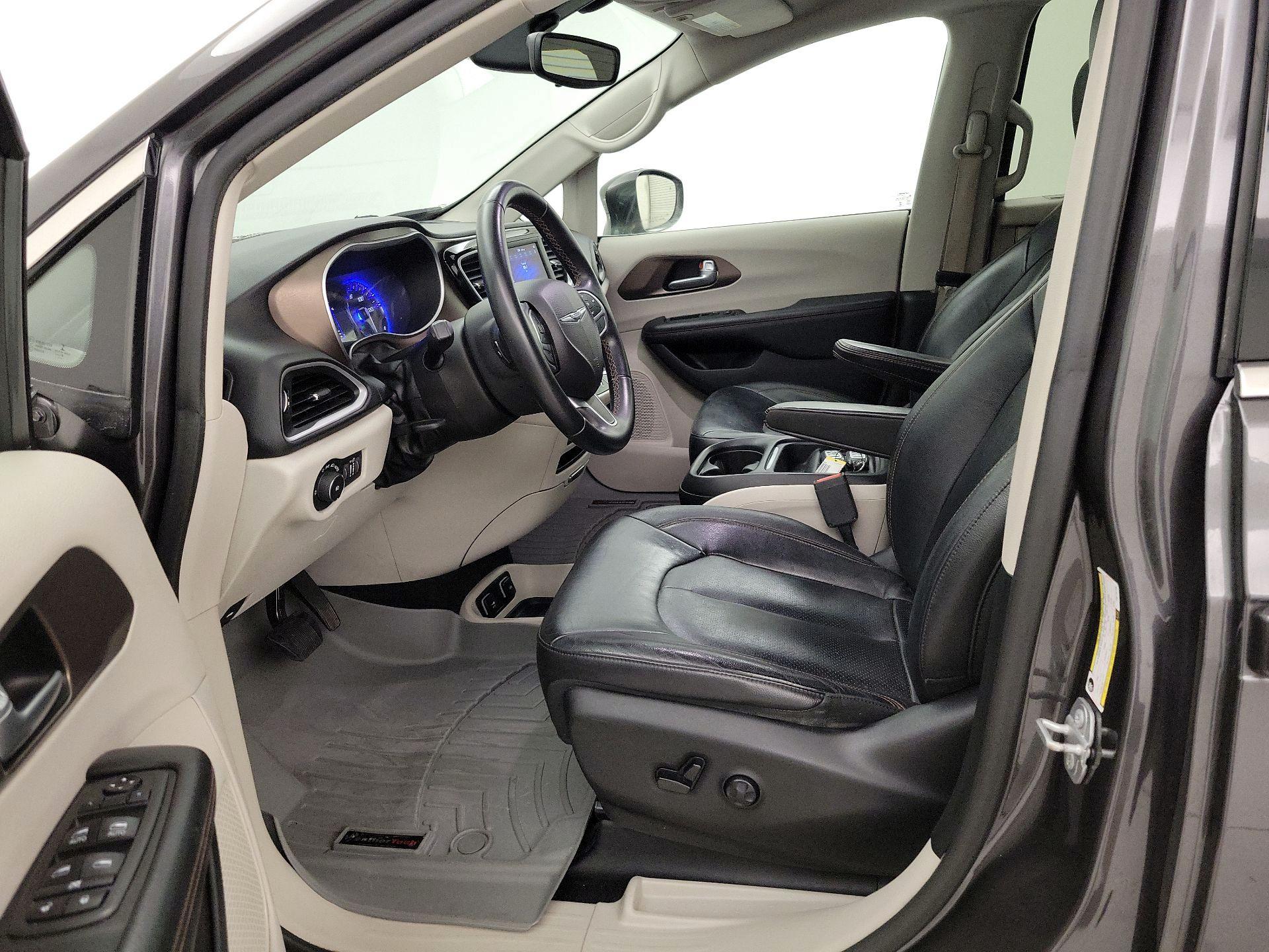 Thumbnail: 2018 Chrysler Pacifica - 11