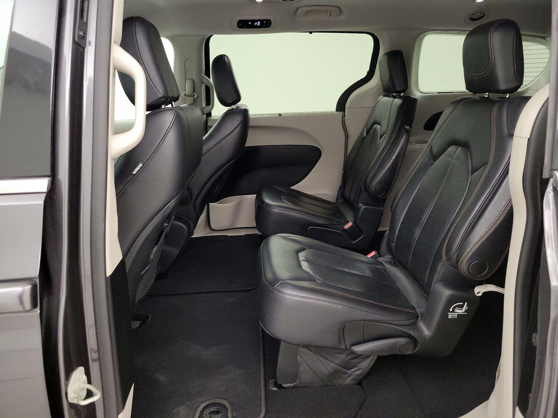 Thumbnail: 2018 Chrysler Pacifica - 19