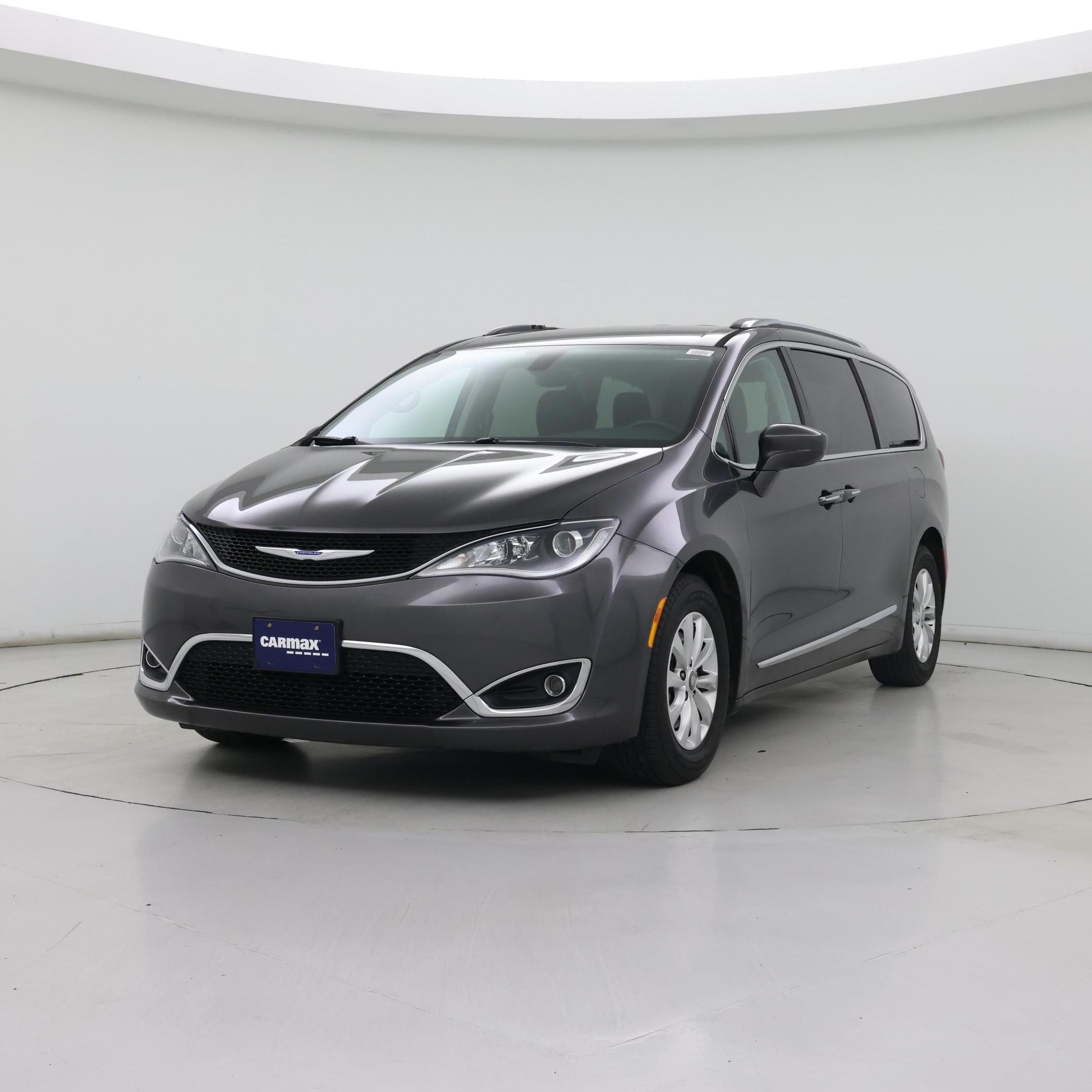 Thumbnail: 2018 Chrysler Pacifica - 4