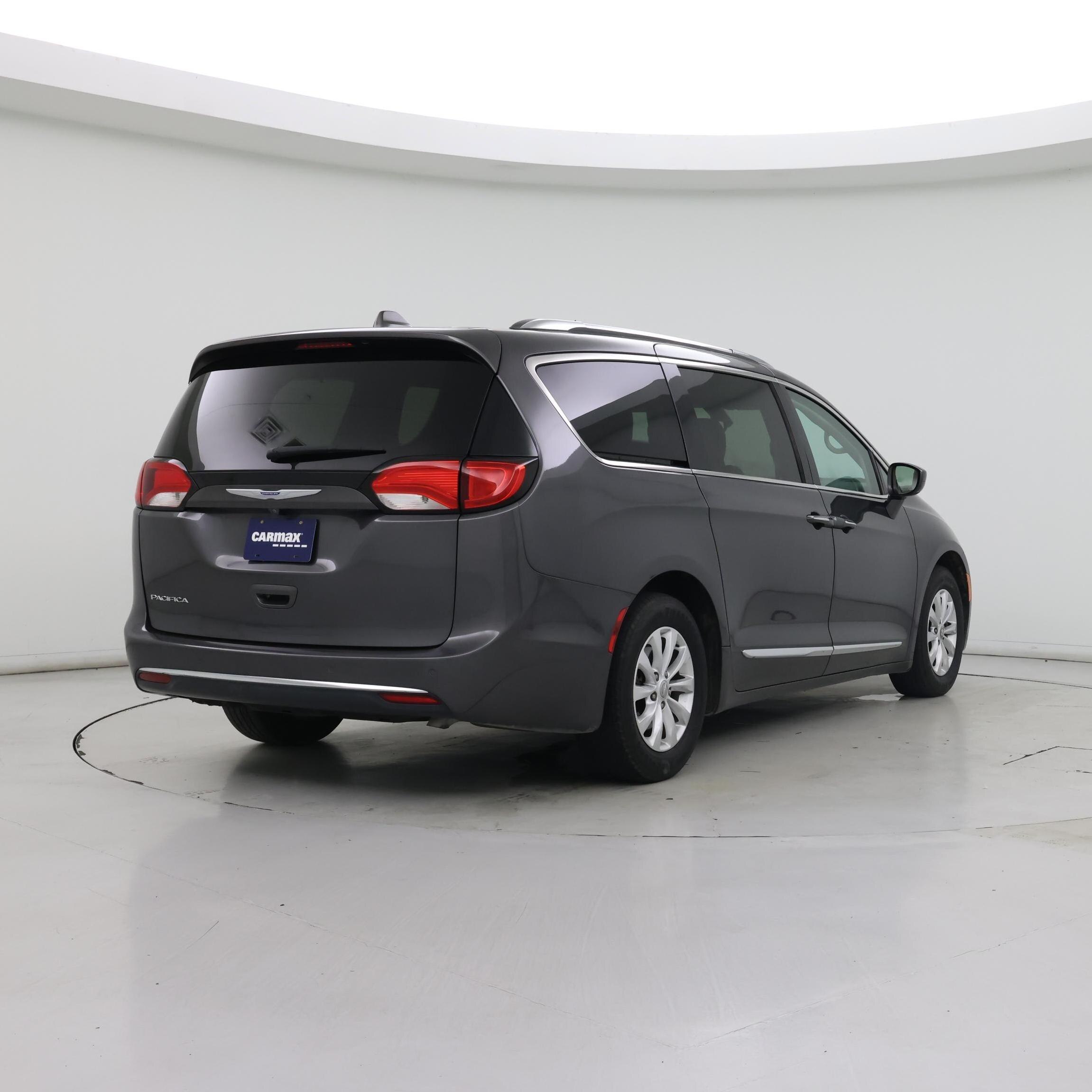 Thumbnail: 2018 Chrysler Pacifica - 8