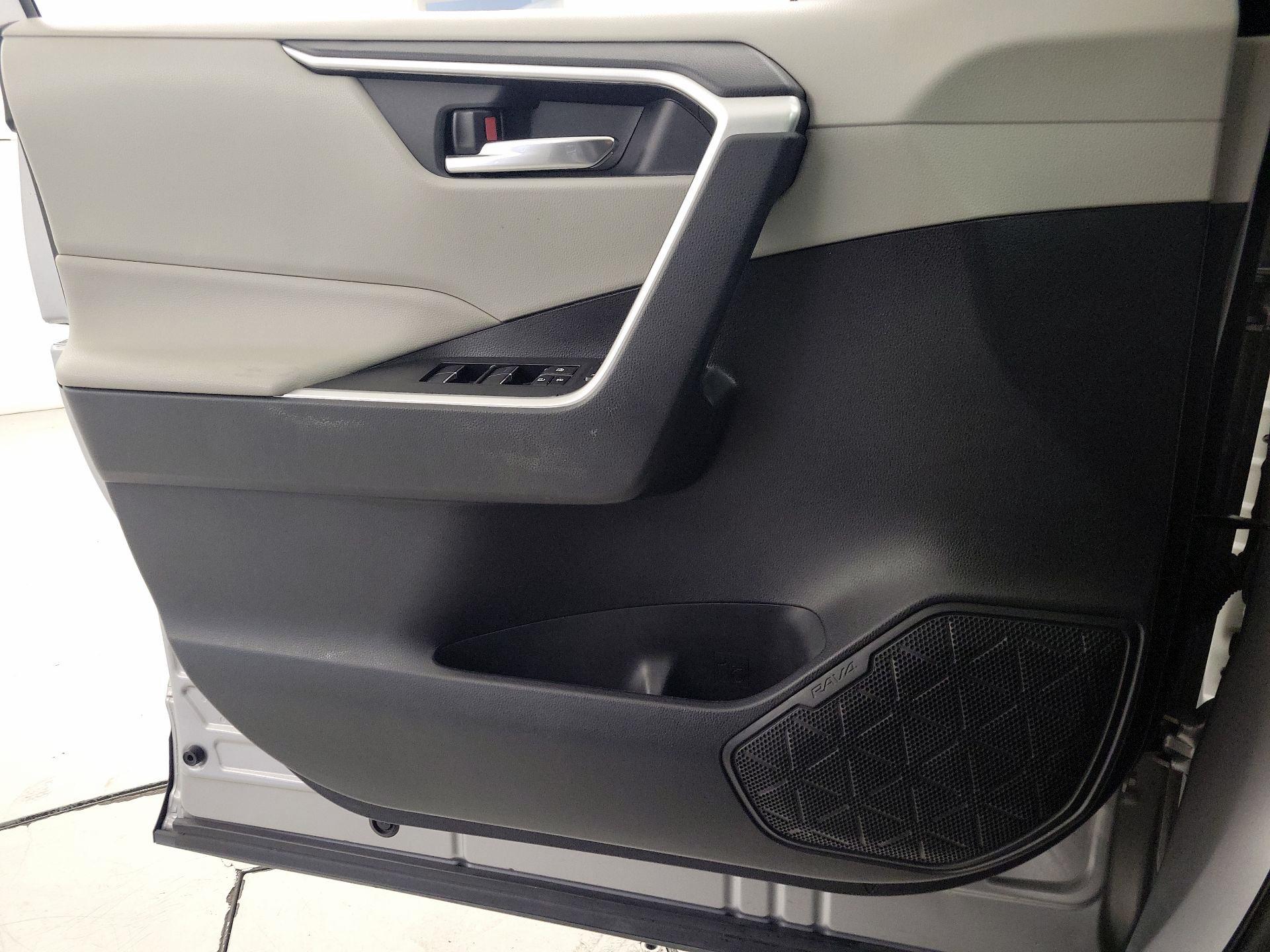 Thumbnail: 2021 Toyota RAV4 - 12
