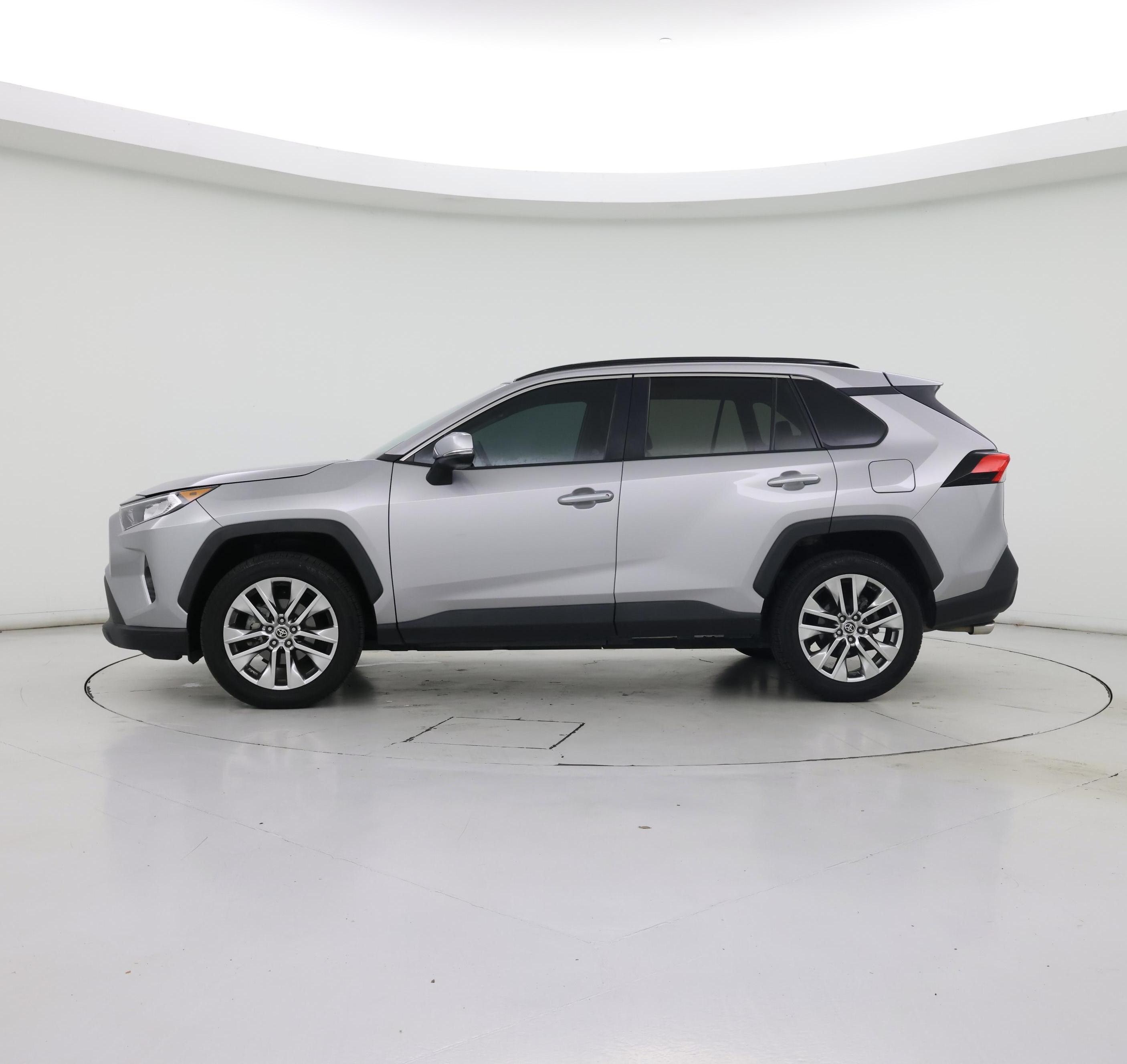Thumbnail: 2021 Toyota RAV4 - 3
