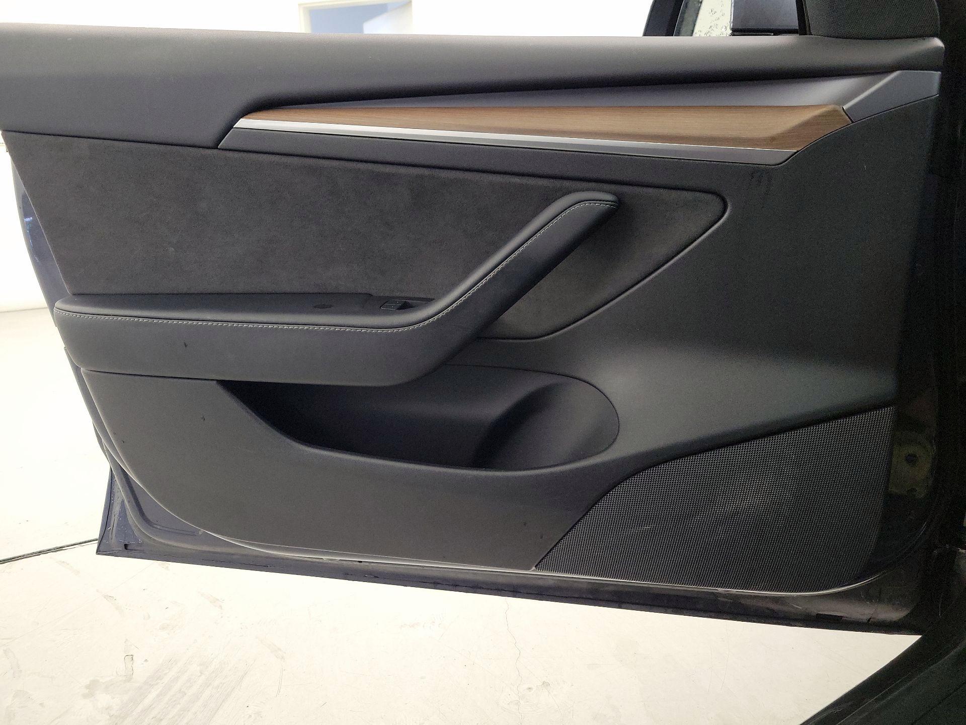 Thumbnail: 2021 Tesla Model 3 - 12