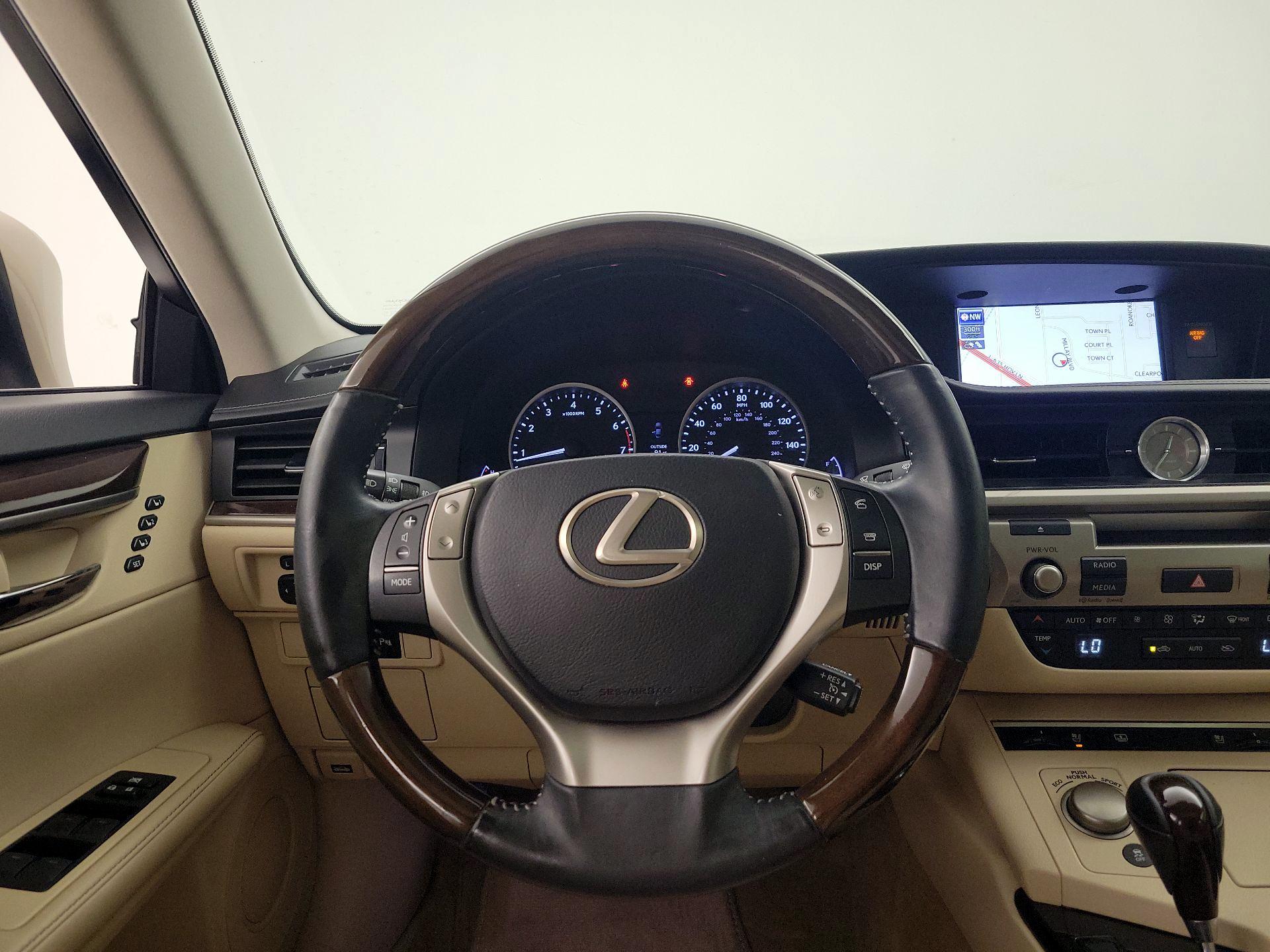 Thumbnail: 2014 Lexus ES - 10