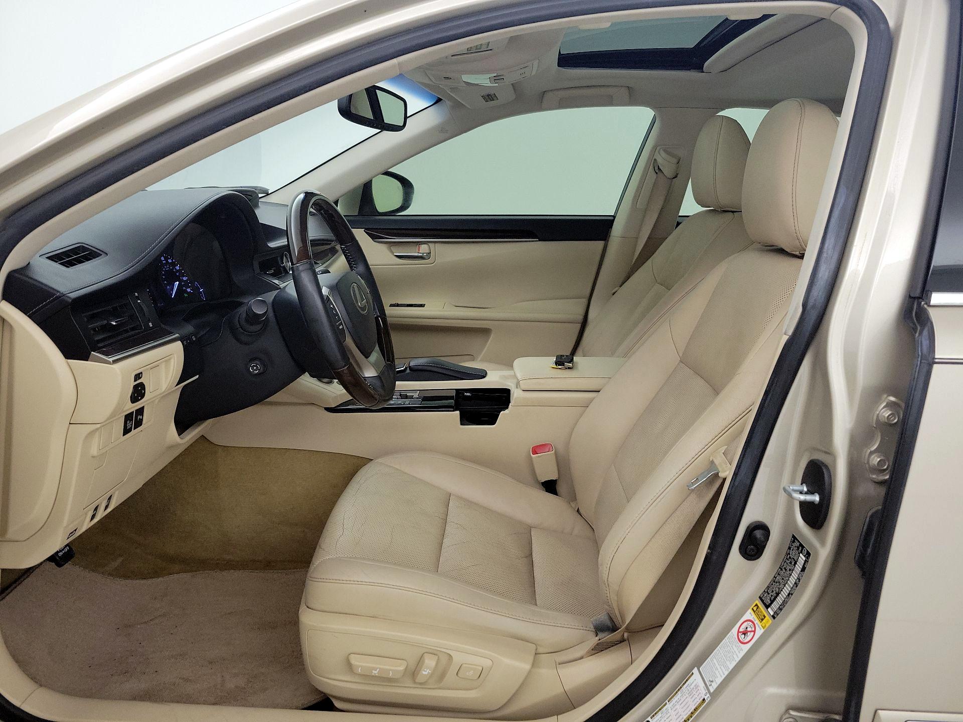 Thumbnail: 2014 Lexus ES - 11