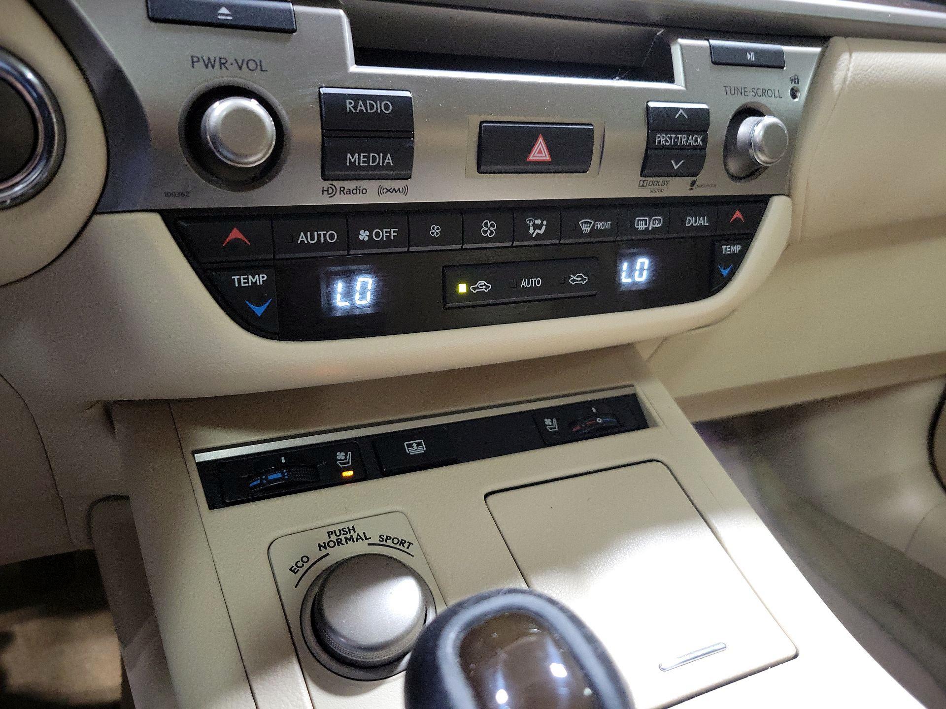 Thumbnail: 2014 Lexus ES - 16