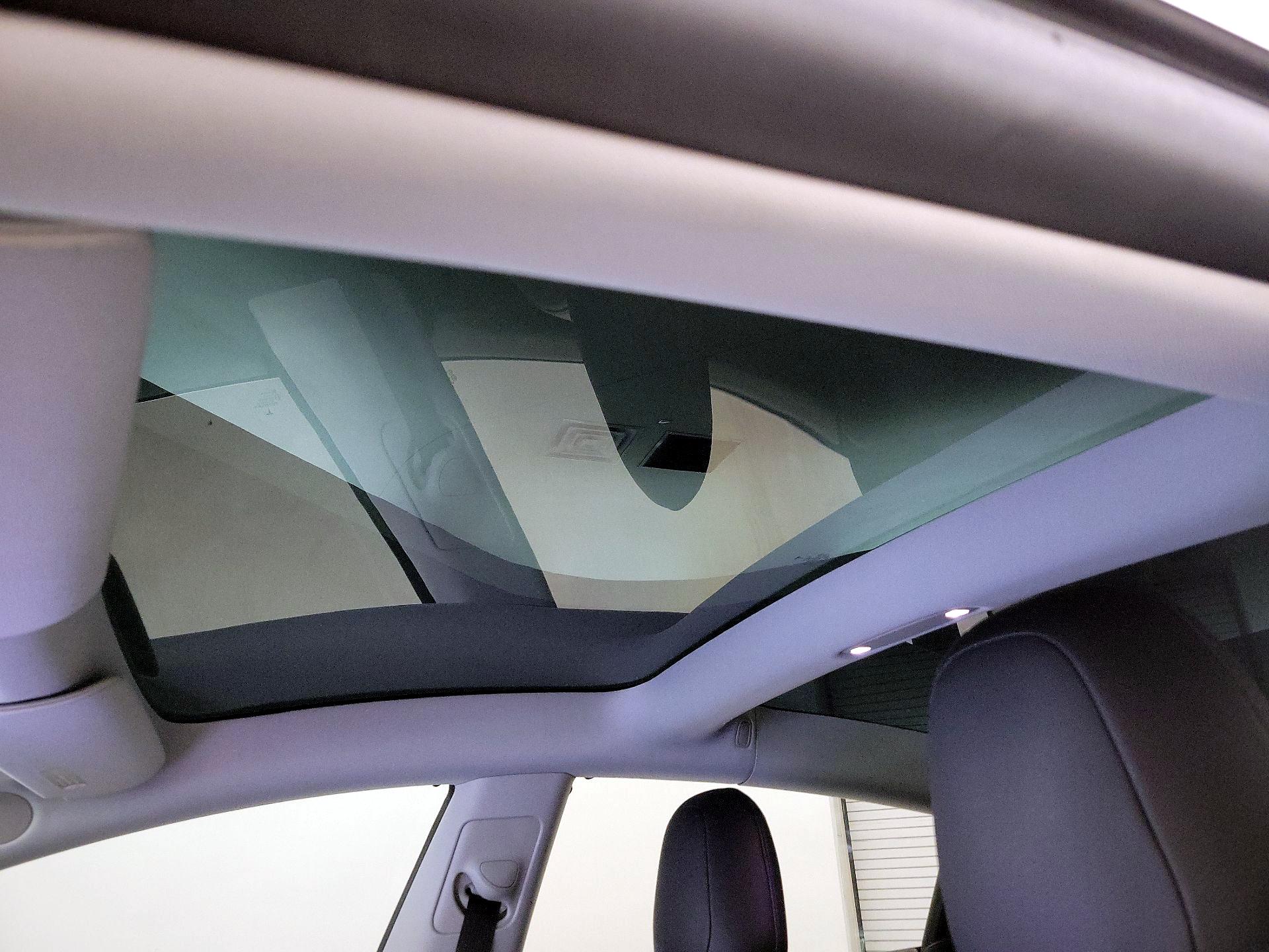 Thumbnail: 2019 Tesla Model 3 - 17