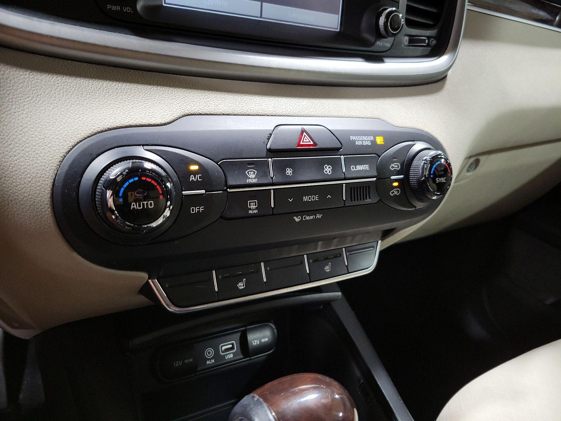 Thumbnail: 2017 Kia Sorento - 16