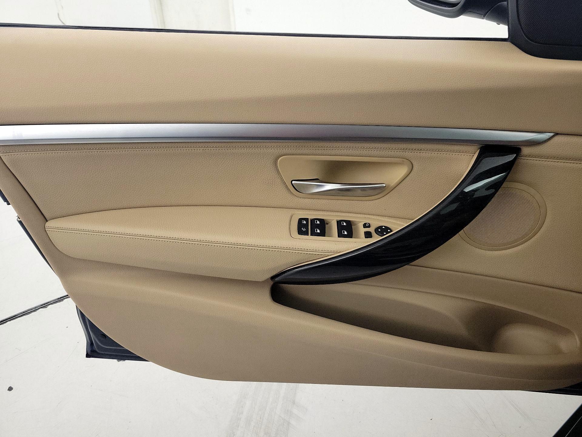 Thumbnail: 2016 BMW 3 Series - 12