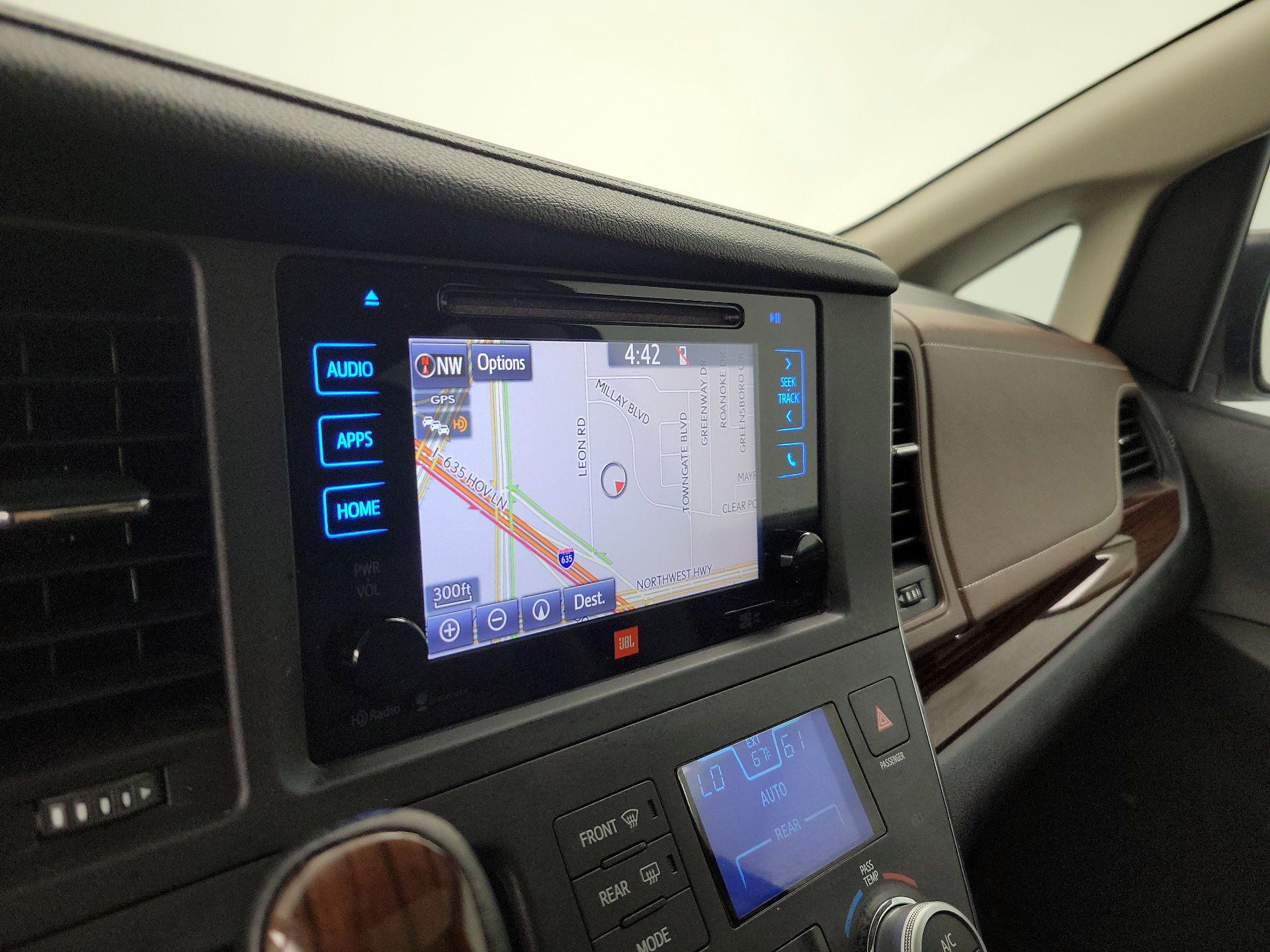 Thumbnail: 2015 Toyota Sienna - 14