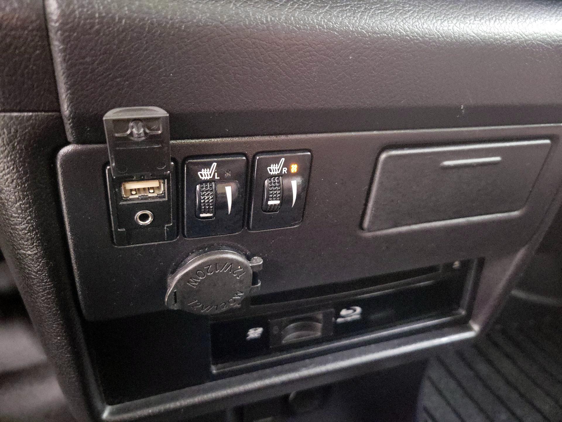 Thumbnail: 2015 Toyota Sienna - 19