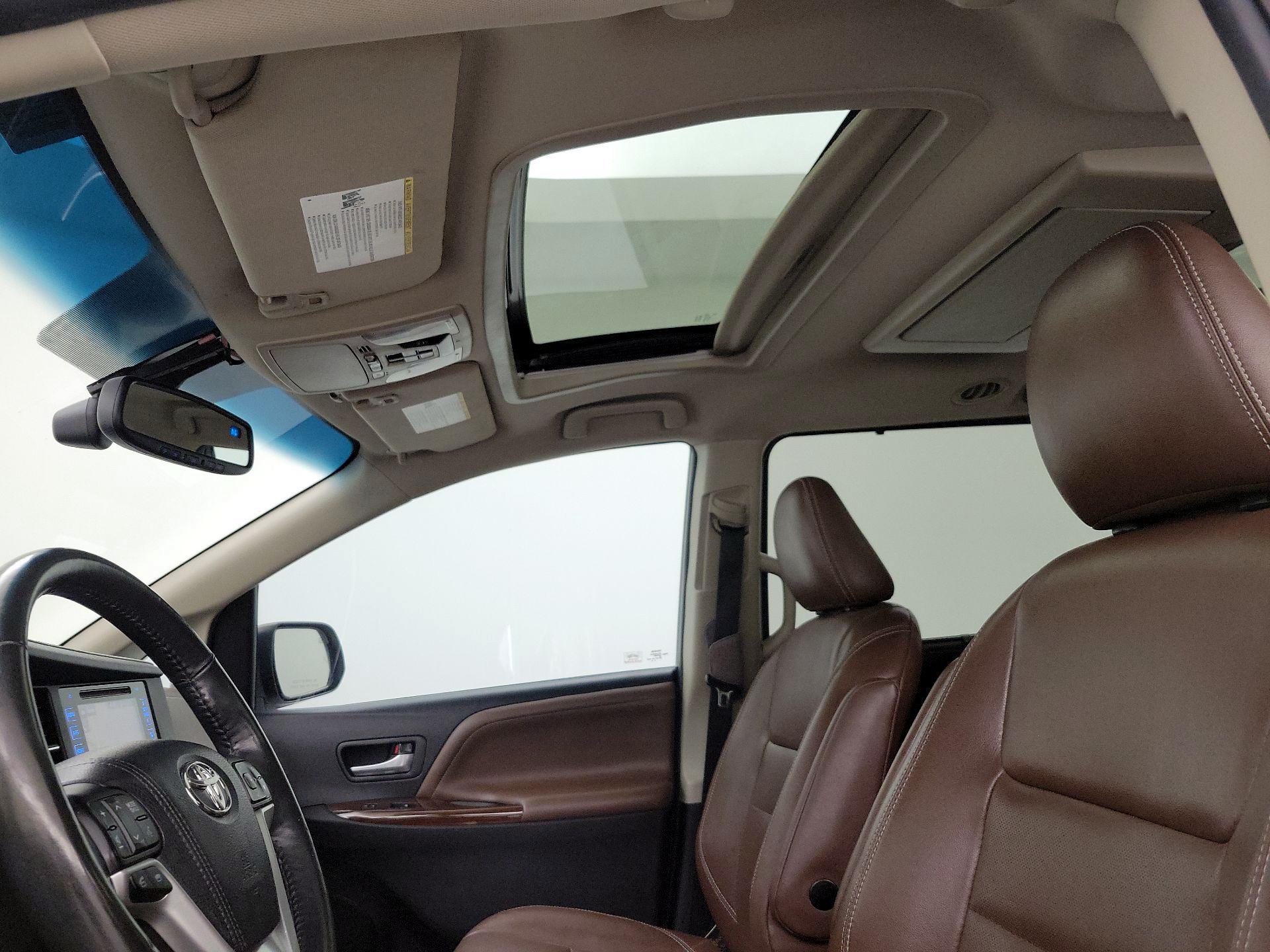 Thumbnail: 2015 Toyota Sienna - 20