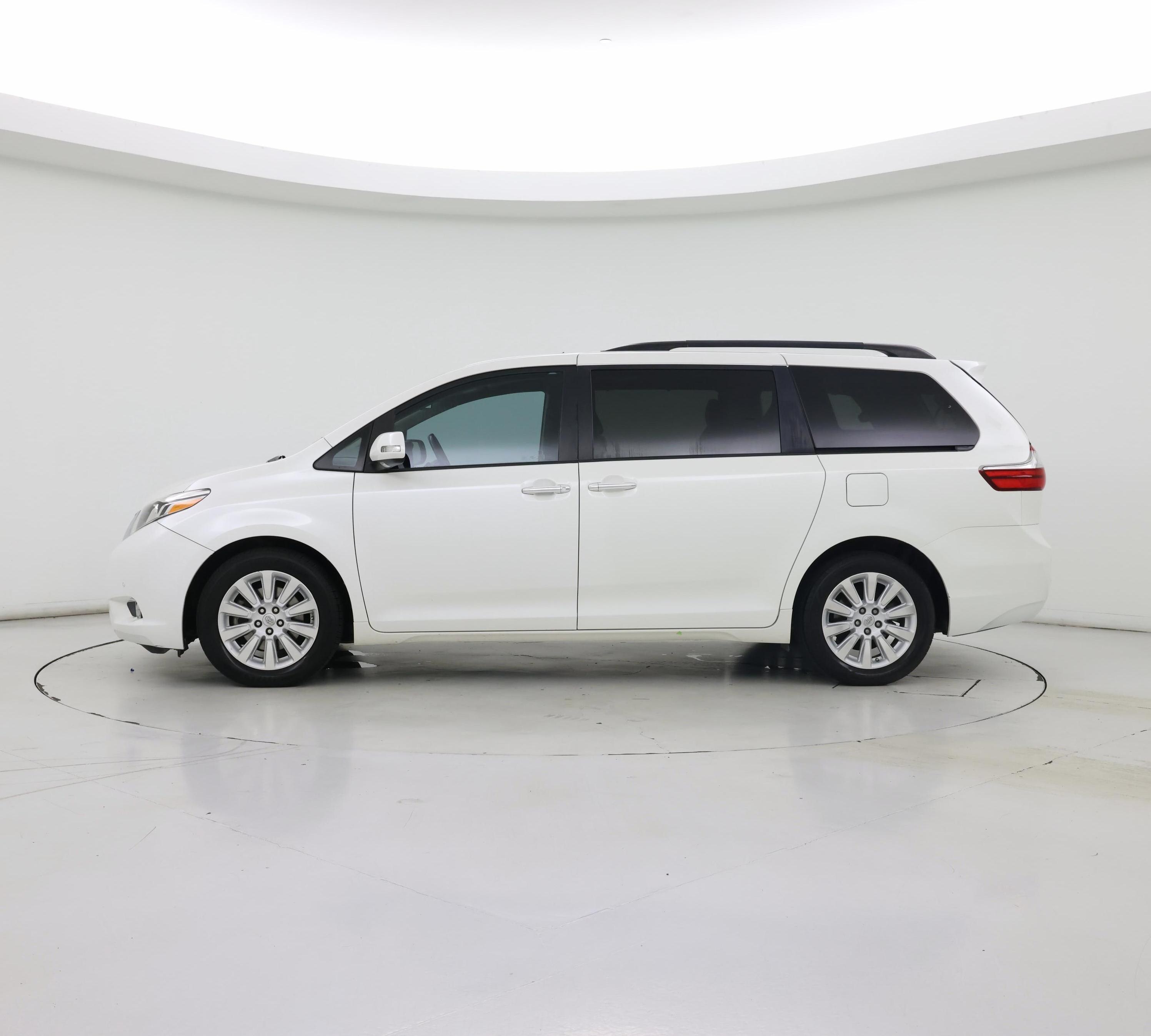 Thumbnail: 2015 Toyota Sienna - 3