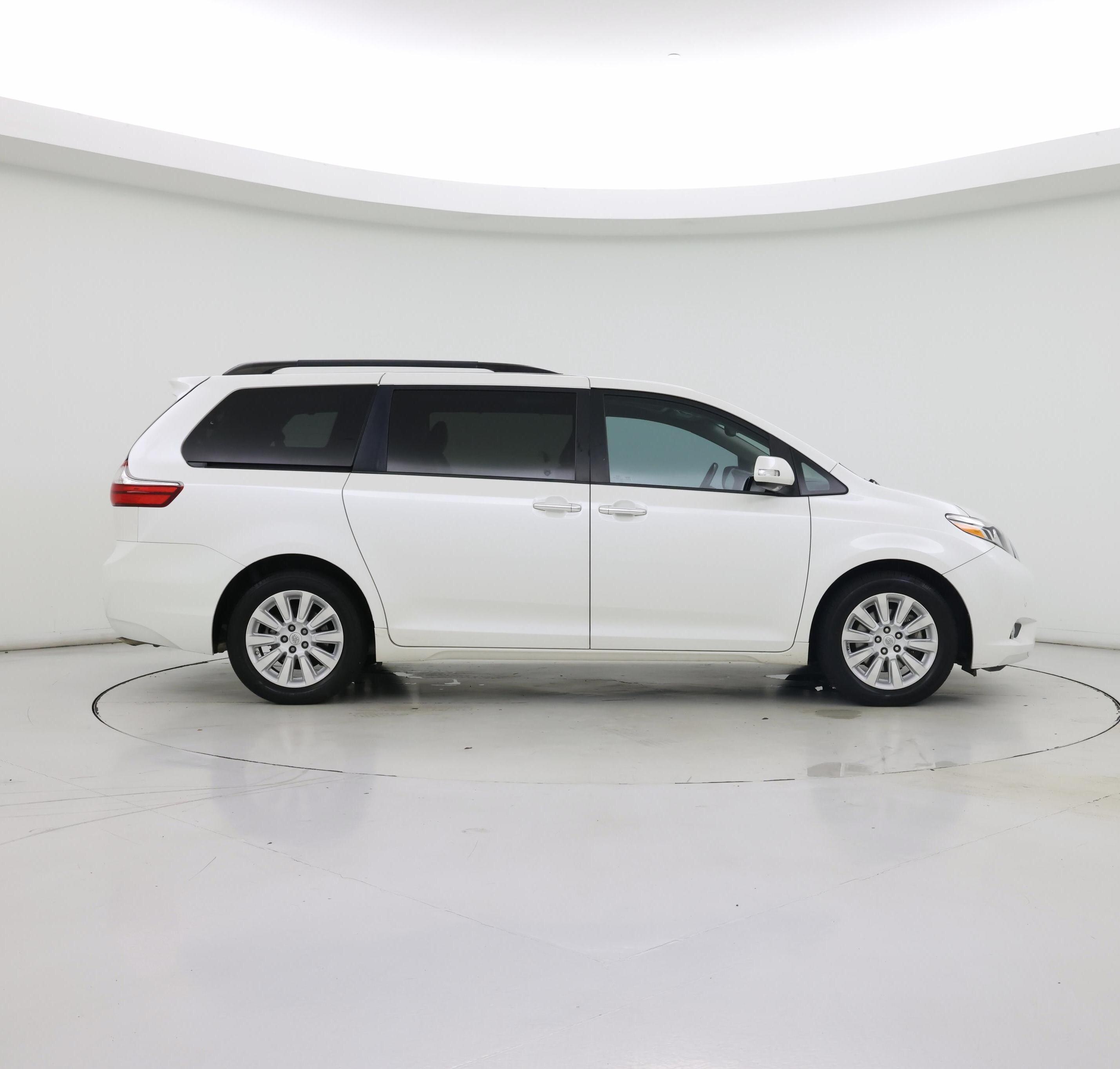 Thumbnail: 2015 Toyota Sienna - 7