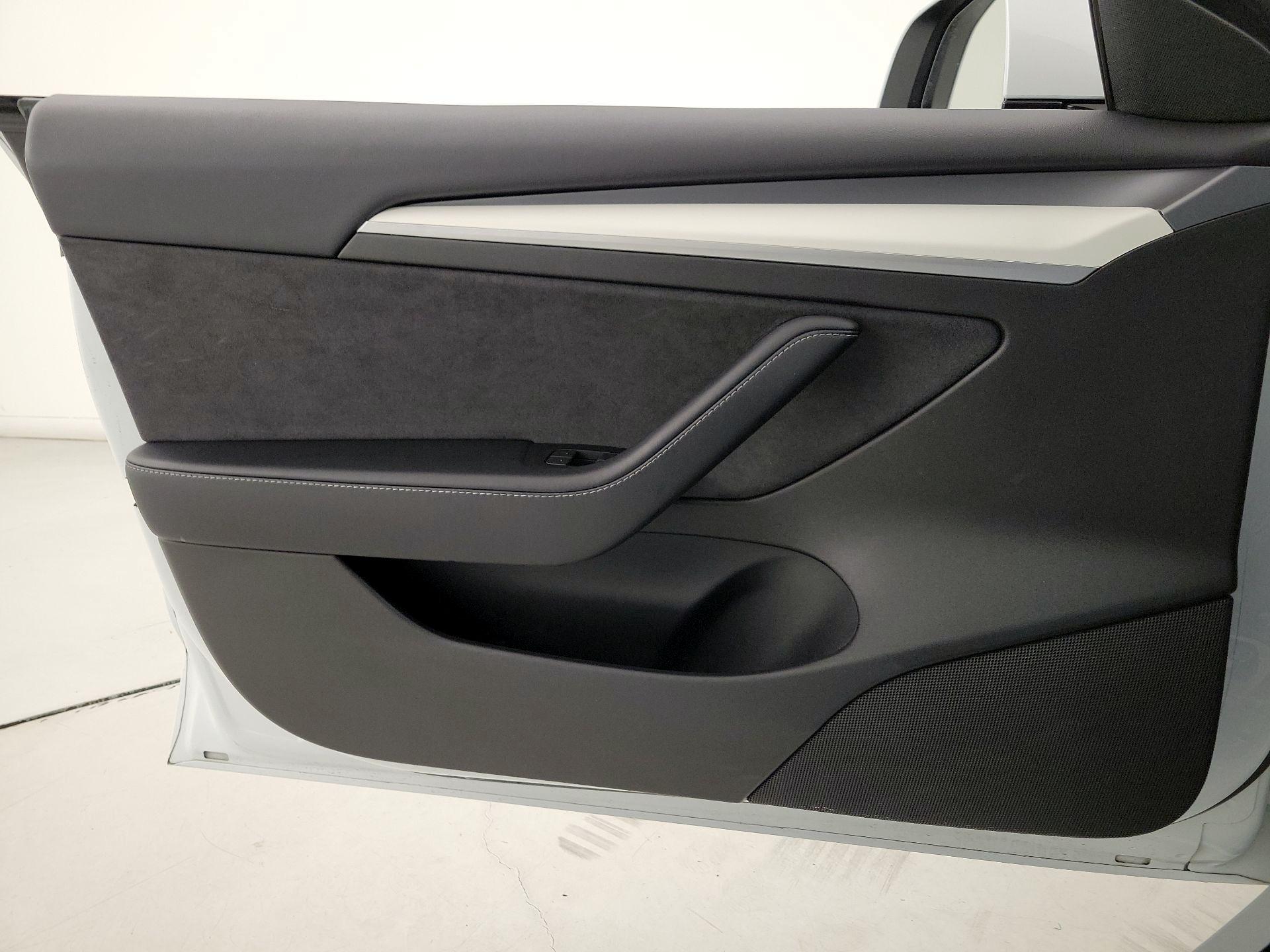 Thumbnail: 2022 Tesla Model 3 - 12