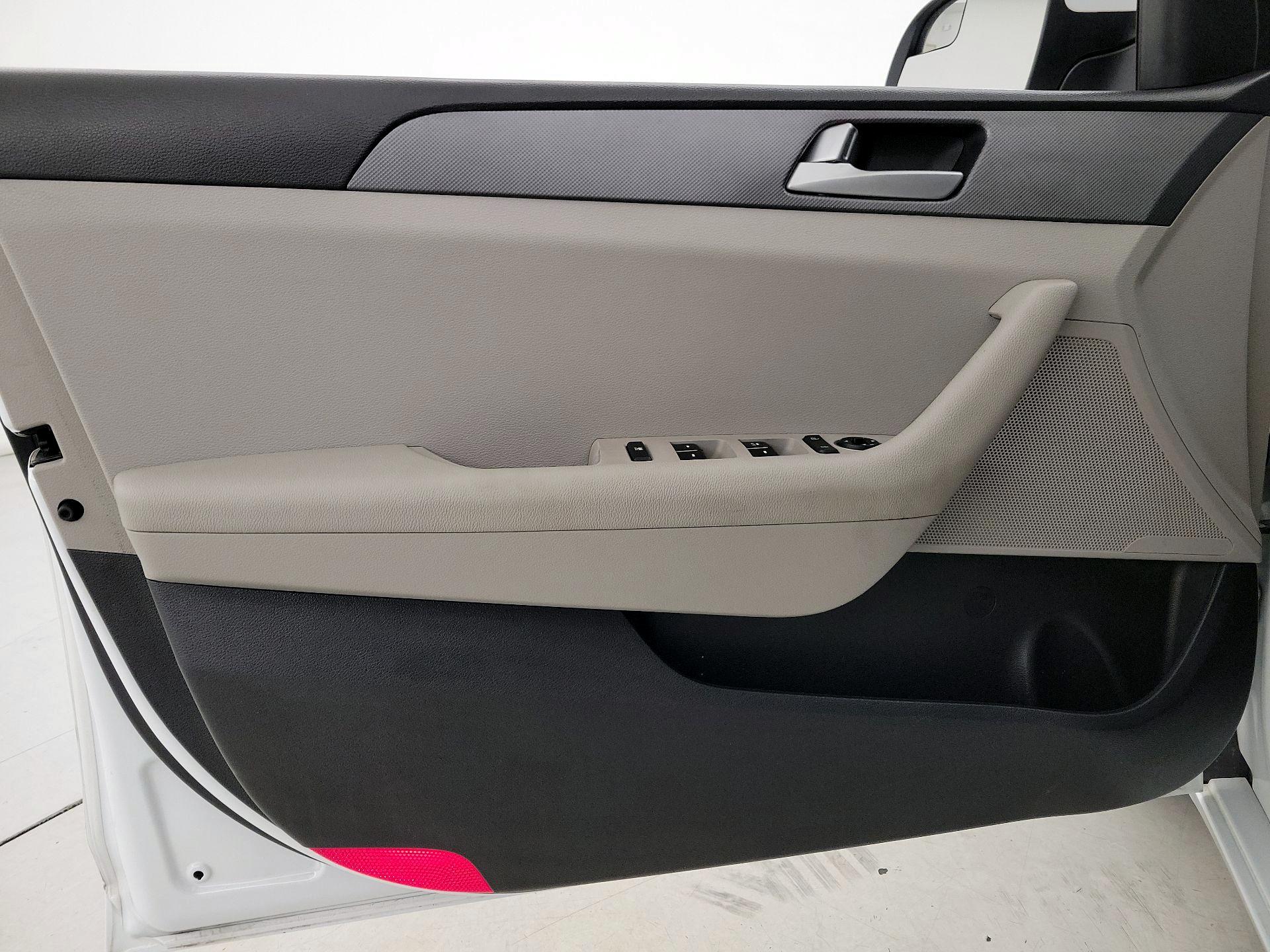 Thumbnail: 2016 Hyundai Sonata - 12