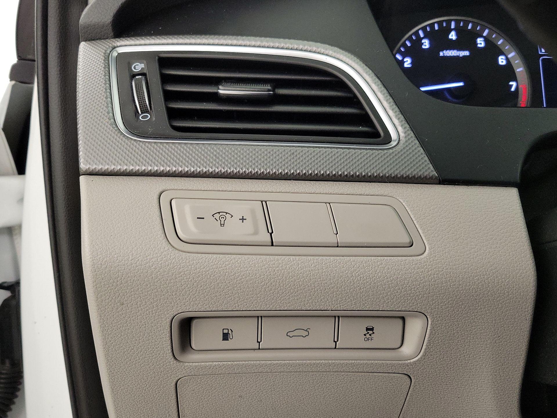 Thumbnail: 2016 Hyundai Sonata - 13