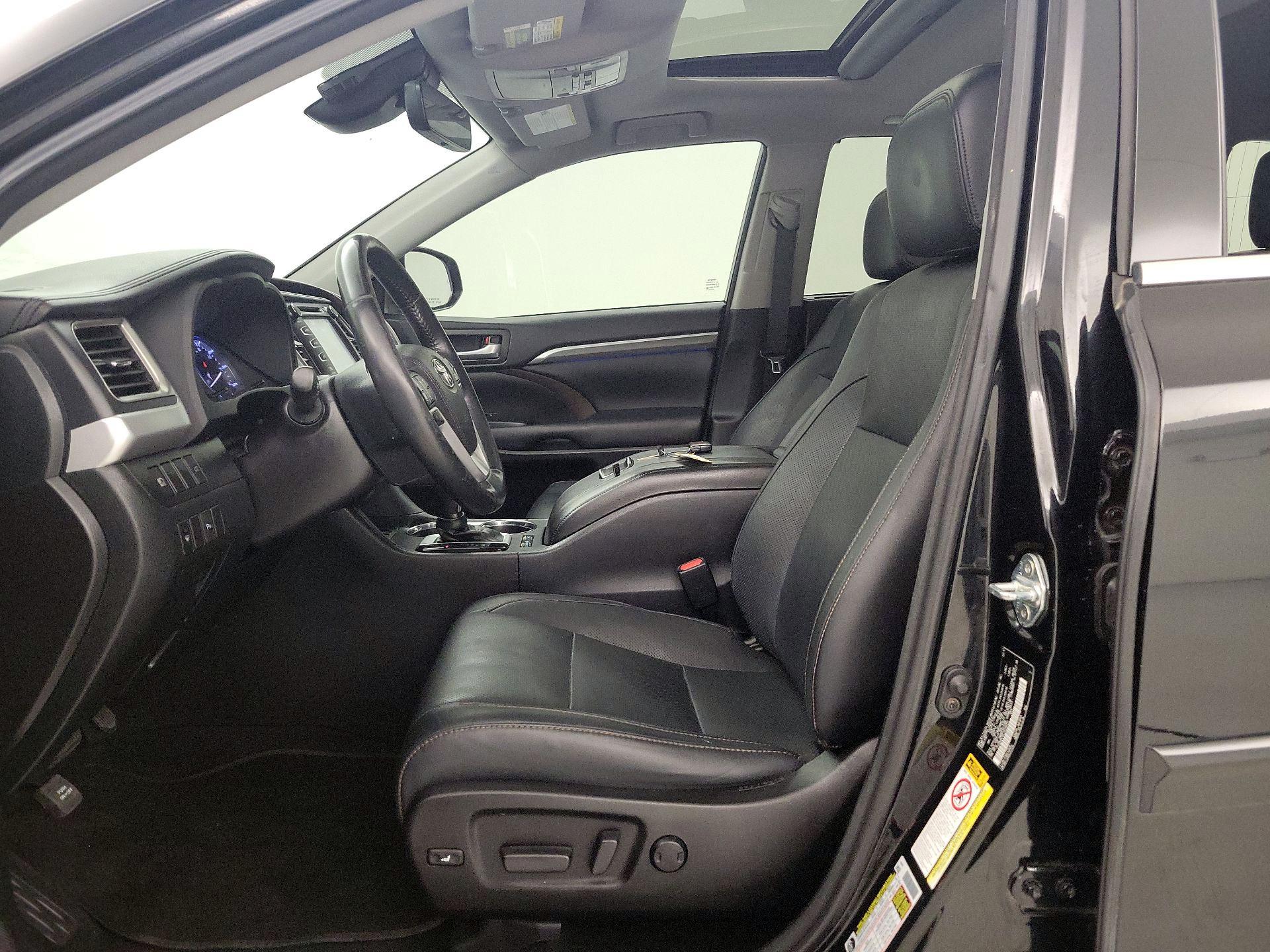 Thumbnail: 2018 Toyota Highlander - 11