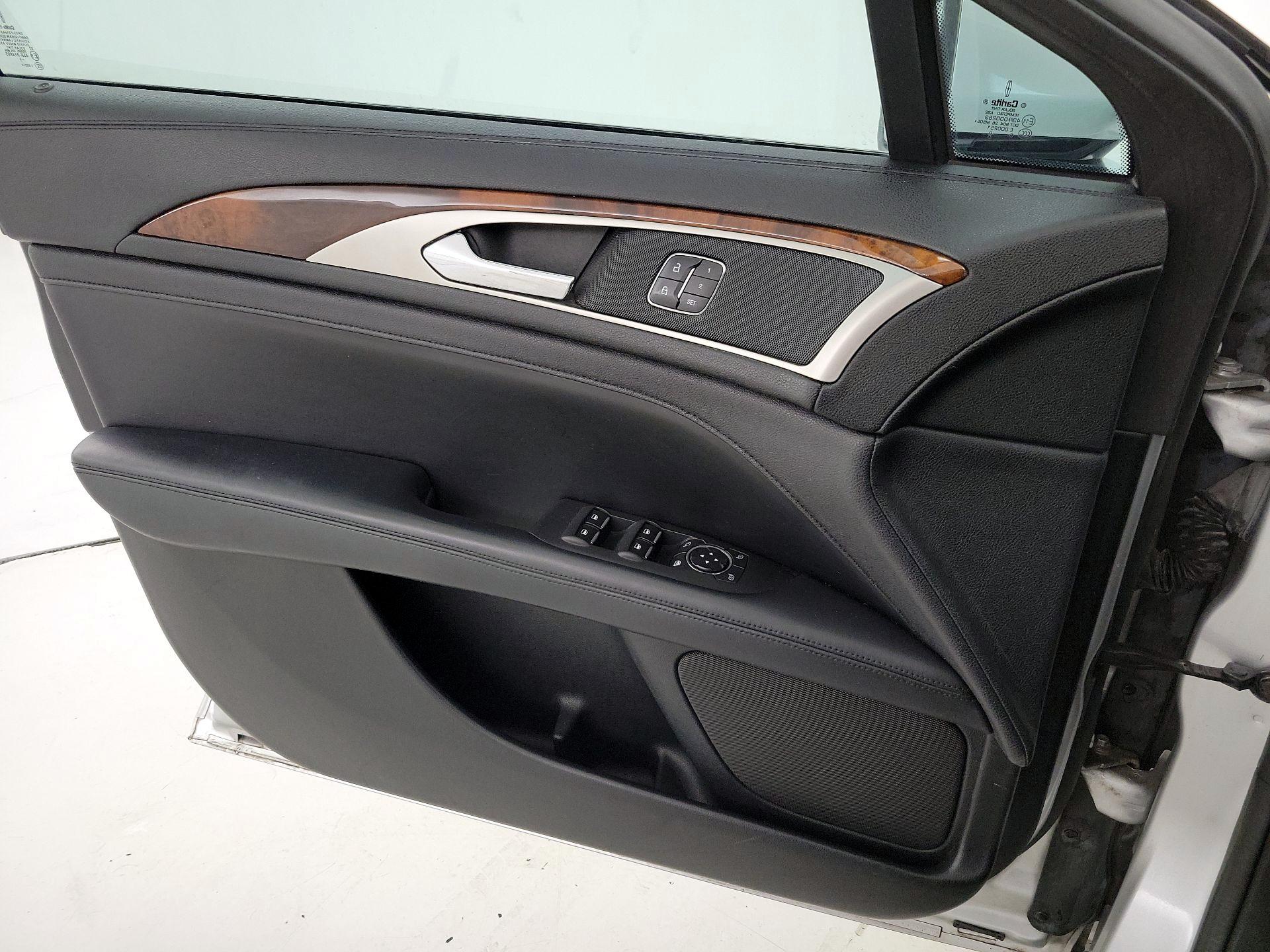 Thumbnail: 2017 Lincoln MKZ - 12