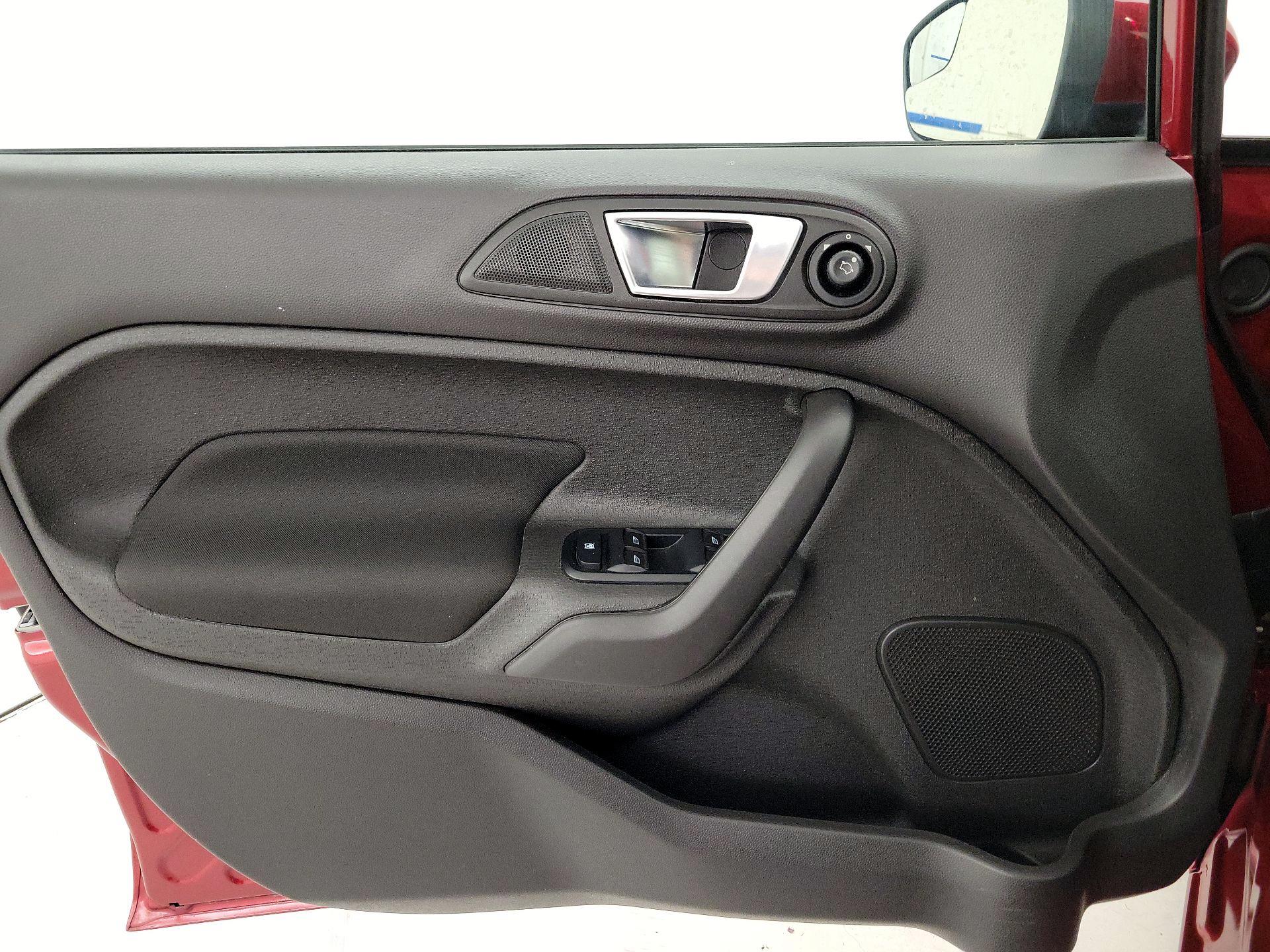 Thumbnail: 2016 Ford Fiesta - 12