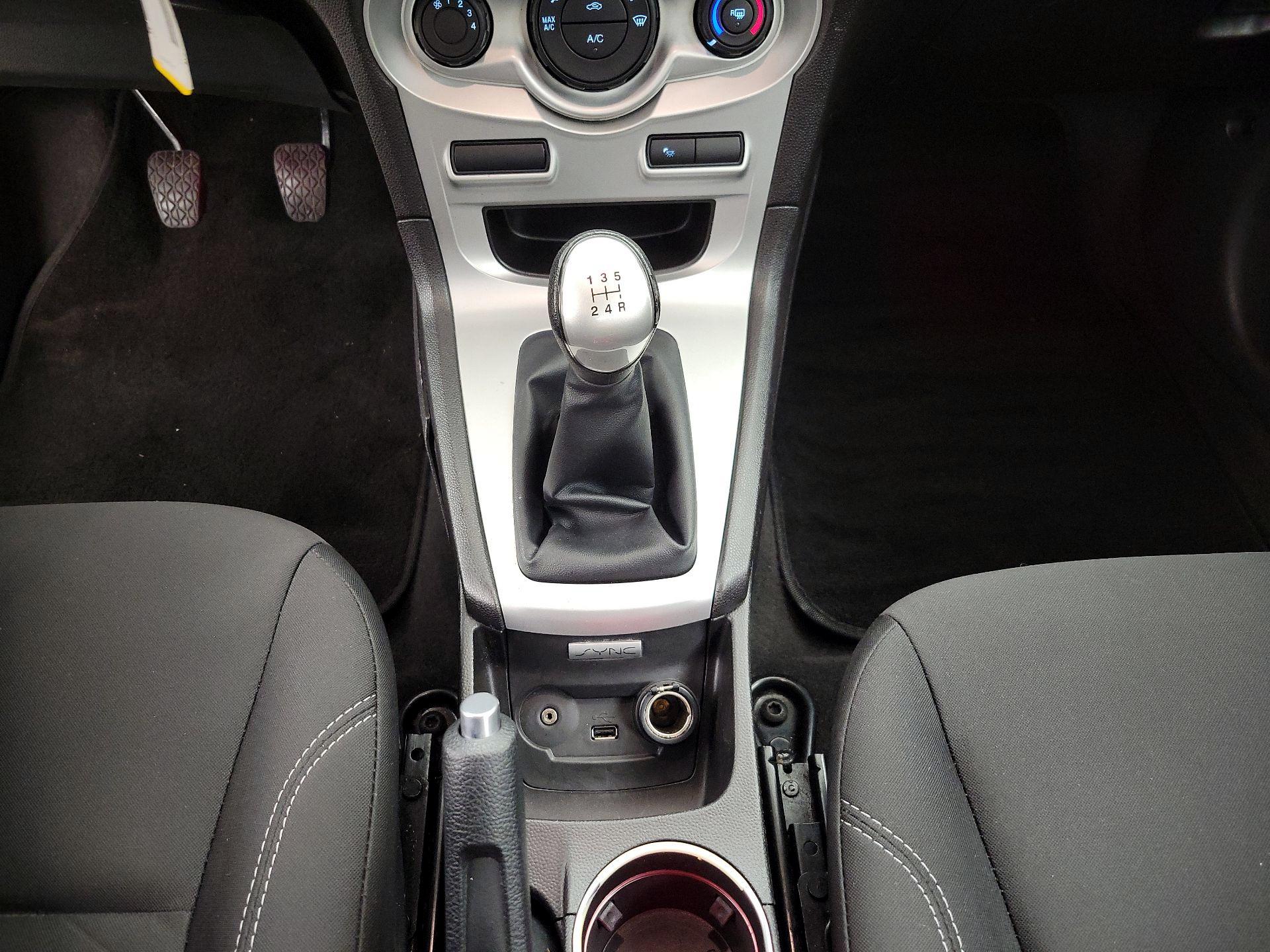 Thumbnail: 2016 Ford Fiesta - 16