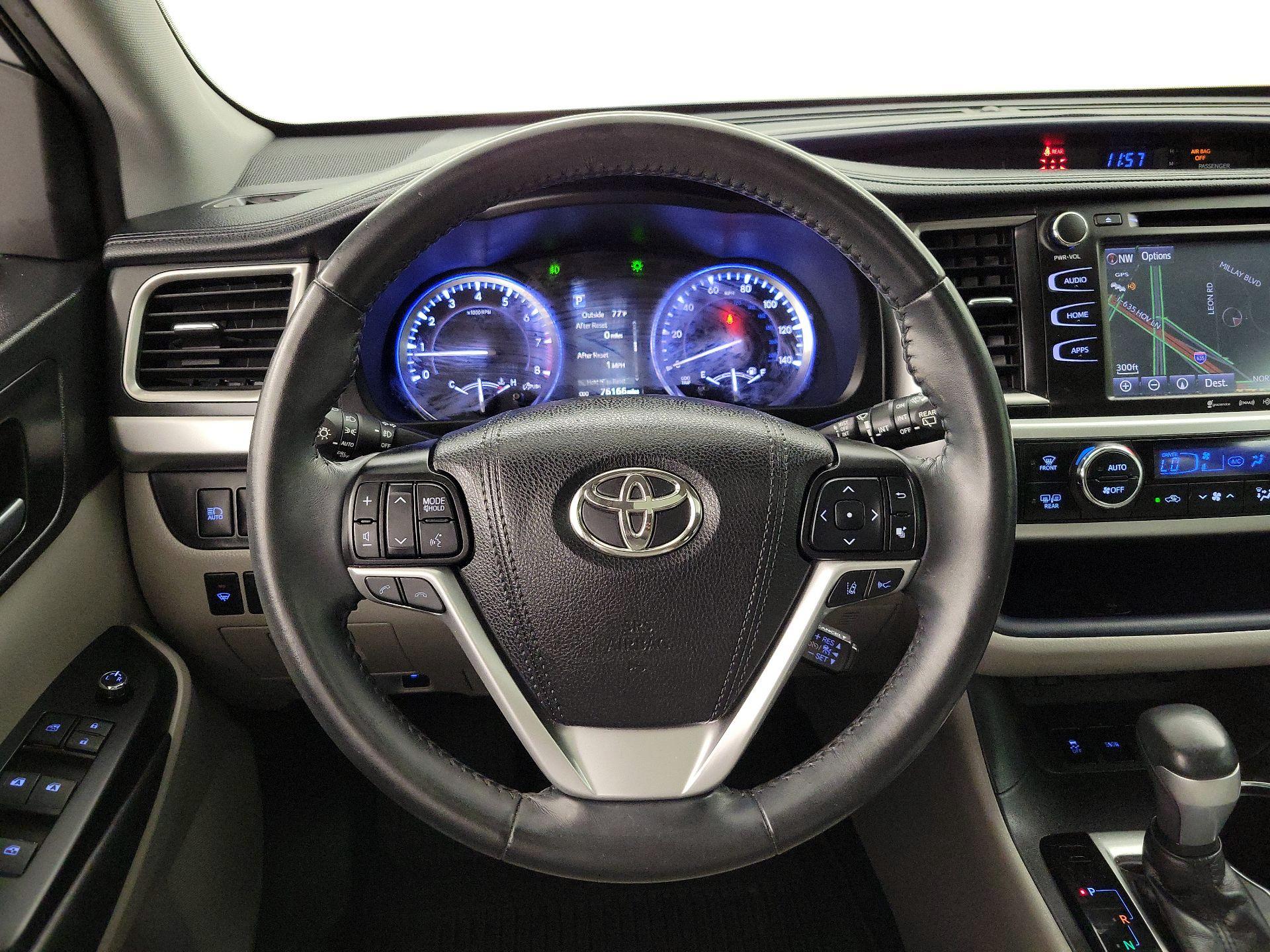 Thumbnail: 2019 Toyota Highlander - 10
