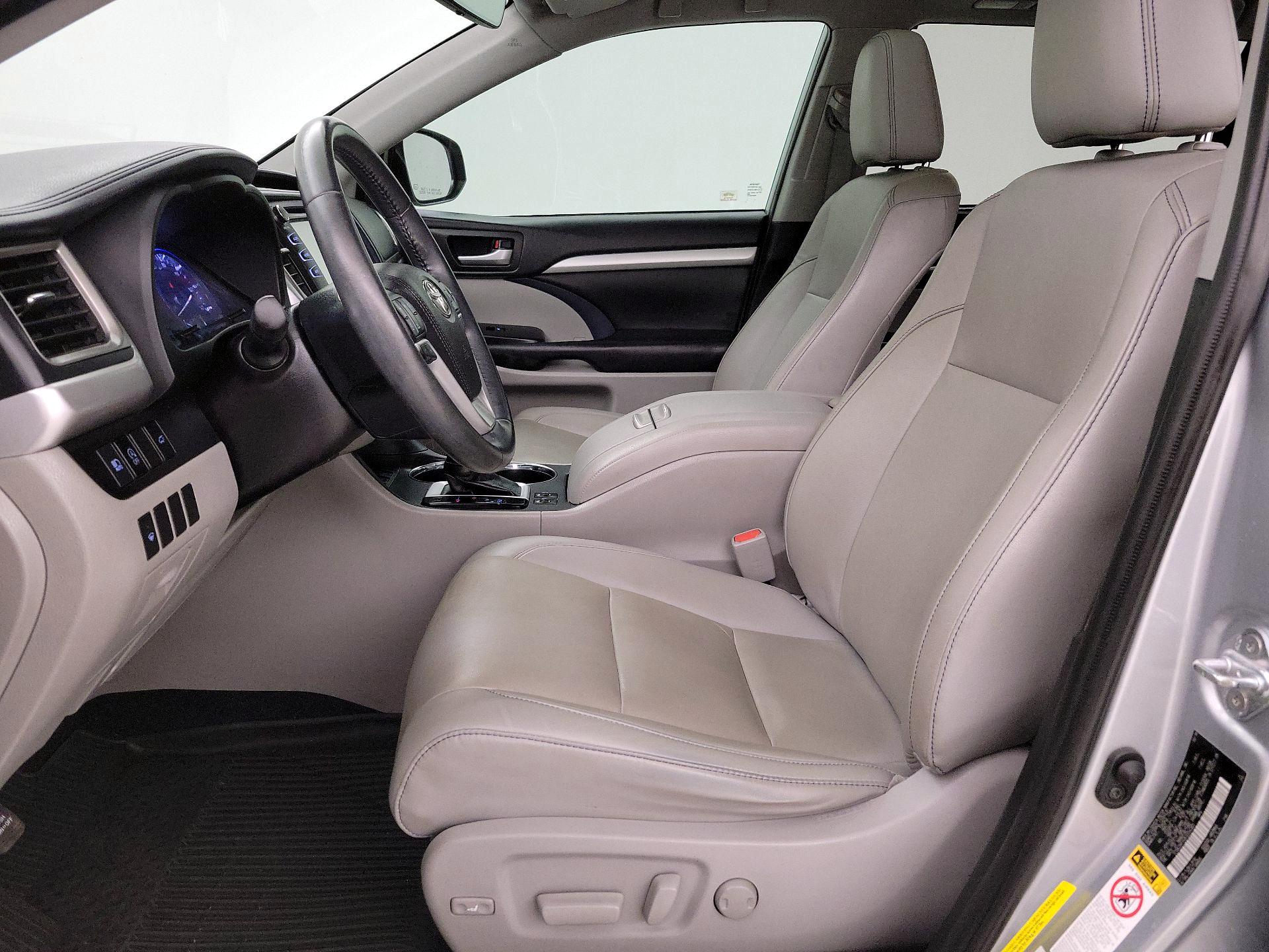 Thumbnail: 2019 Toyota Highlander - 11
