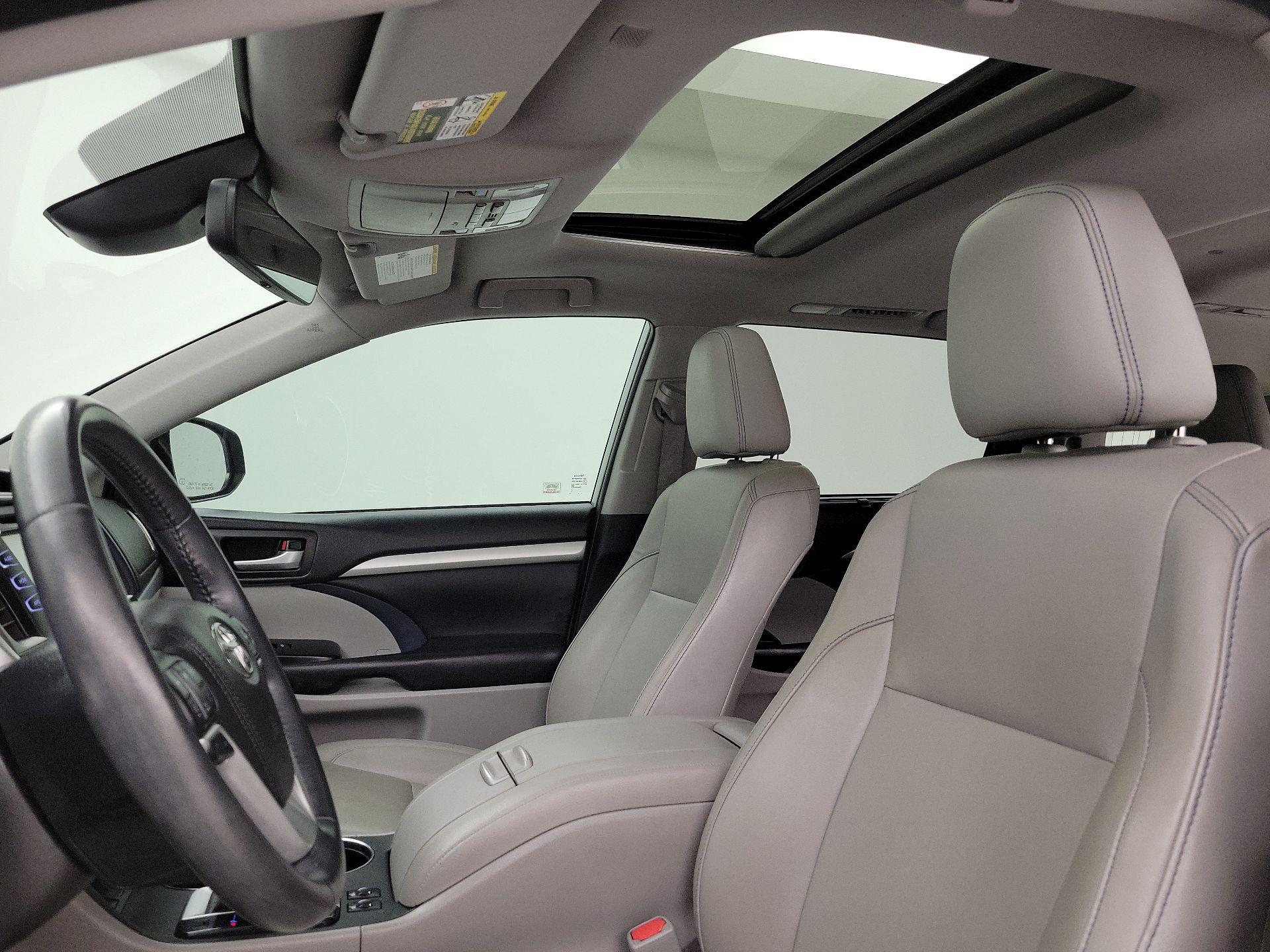 Thumbnail: 2019 Toyota Highlander - 19