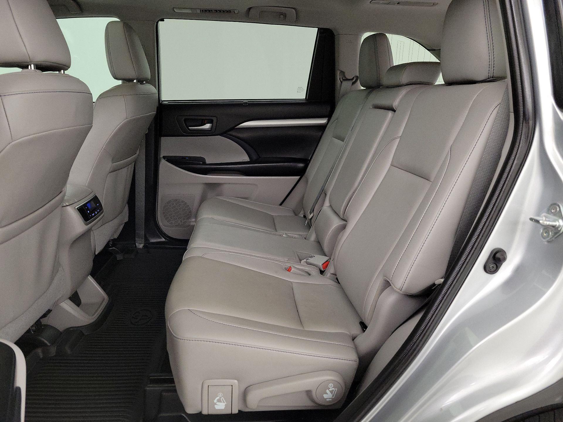 Thumbnail: 2019 Toyota Highlander - 20