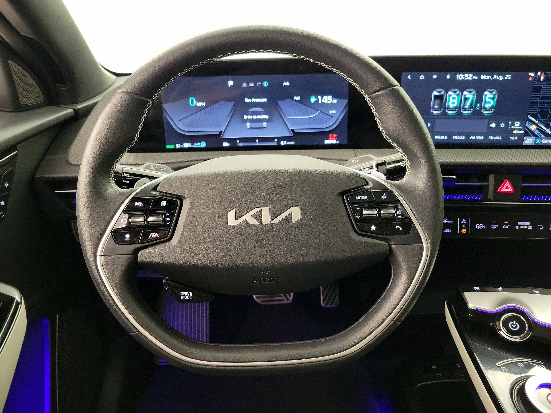 Thumbnail: 2022 Kia EV6 - 10