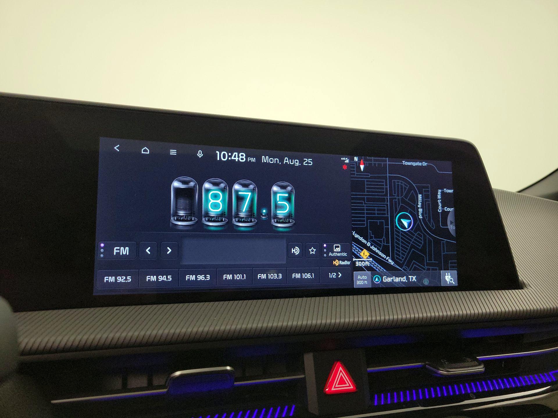 Thumbnail: 2022 Kia EV6 - 16
