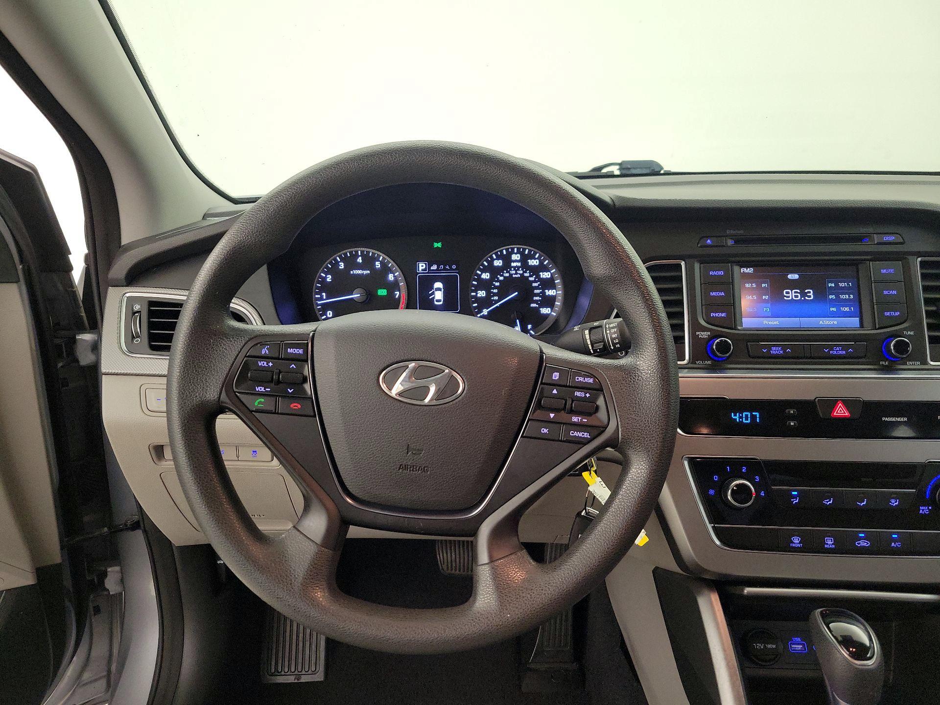 Thumbnail: 2015 Hyundai Sonata - 10