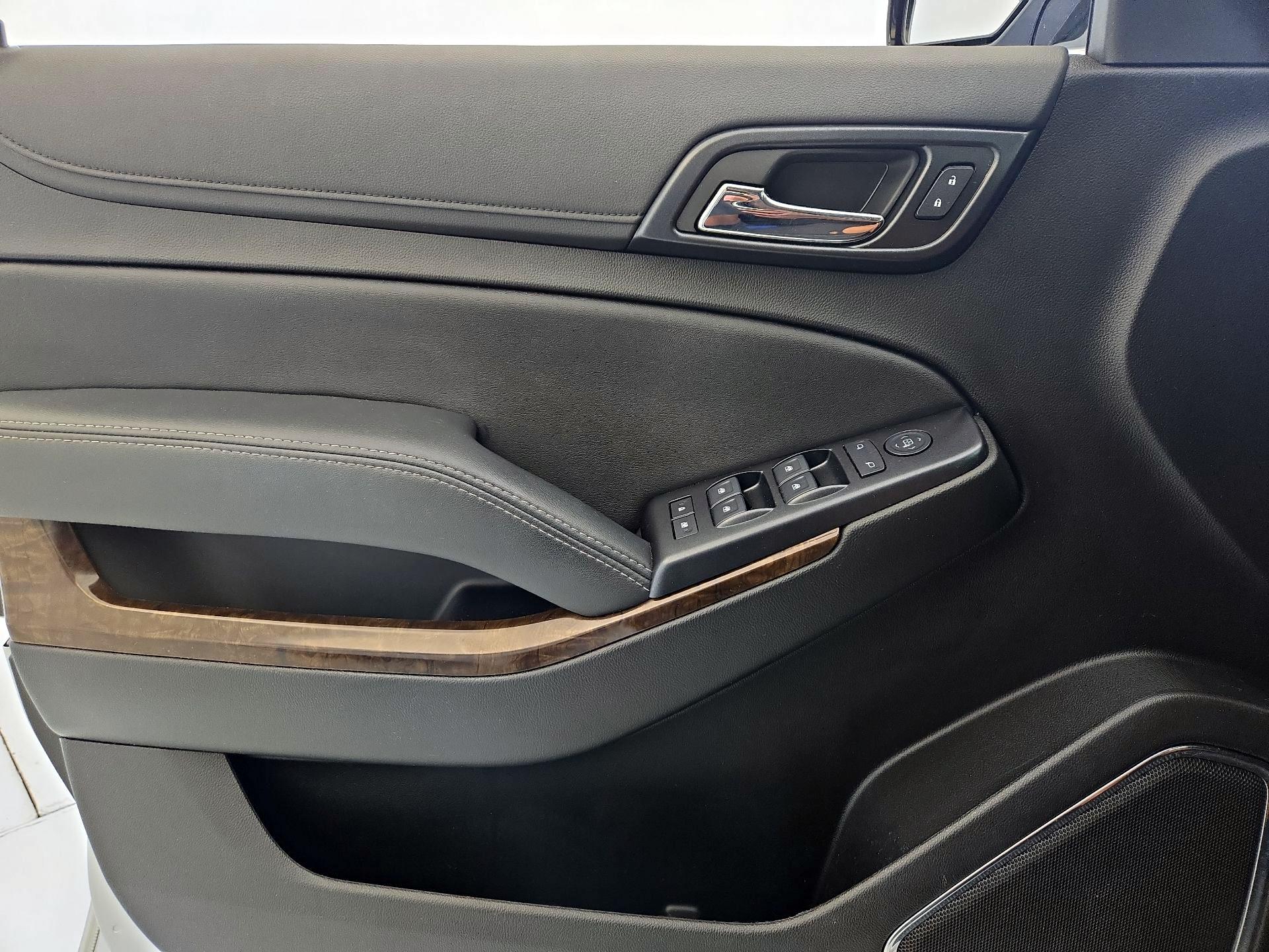 Thumbnail: 2019 Chevrolet Suburban - 12